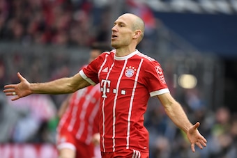MUNICH, GERMANY - MARCH 10: Arjen Robben of Bayern Munich celebrates scoring his side's fourth goal during the Bundesliga match between FC Bayern Muenchen and Hamburger SV at Allianz Arena on March 10, 2018 in Munich, Germany. (Photo by Etsuo Hara/Getty I