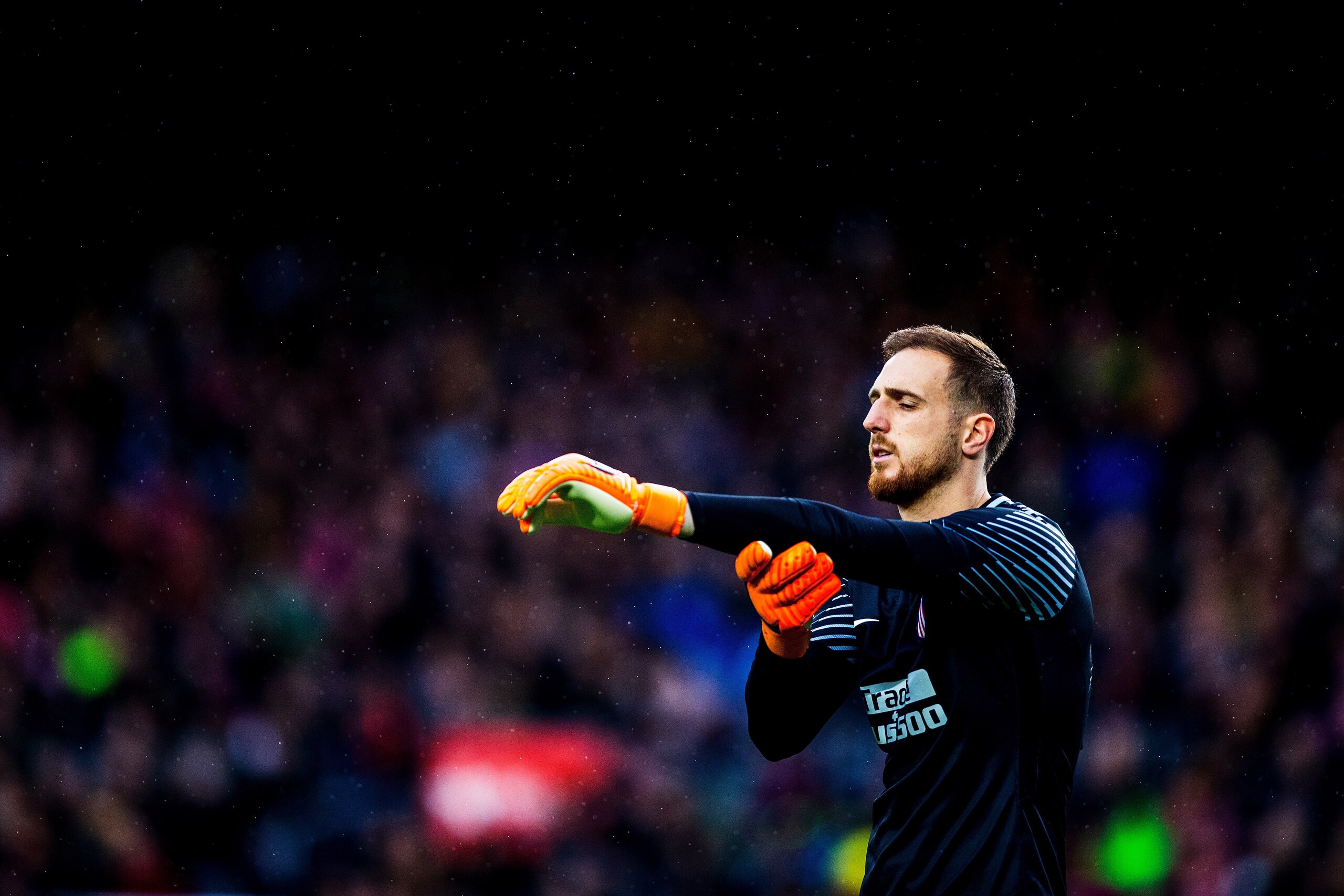 BARCELONA, SPAIN - MARCH 04: Goalkeeper Jan Oblak of Atletico is seen during the La Liga match between FC Barcelona and Atletico Madrid at the Camp Nou stadium on March 04, 2018 in Barcelona, Spain. (Photo by Vladimir Rys Photography via Getty Images) BARCELONA, SPAIN - MARCH 04: Goalkeeper Jan Oblak of Atletico is seen during the La Liga match between FC Barcelona and Atletico Madrid at the Camp Nou stadium on March 04, 2018 in Barcelona, Spain. (Photo by Vladimir Rys Photography via Getty Images)