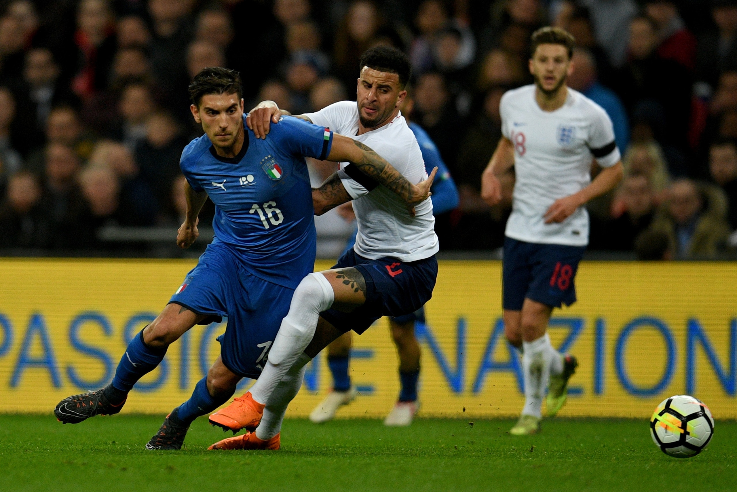 LONDON, ENGLAND - MARCH 27: Lorenzo Pellegrini of Italy #16 in action during the friendly match between England and Italy at Wembley Stadium on March 27, 2018 in London, England. (Photo by Claudio Villa/Getty Images) LONDON, ENGLAND - MARCH 27: Lorenzo Pellegrini of Italy #16 in action during the friendly match between England and Italy at Wembley Stadium on March 27, 2018 in London, England. (Photo by Claudio Villa/Getty Images)