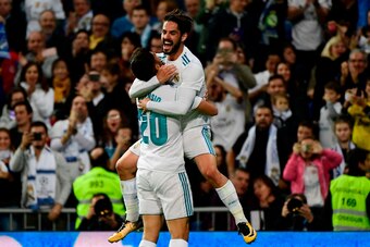 Real Madrid's Spanish midfielder Marco Asensio (L) celebrates with Real Madrid's Spanish midfielder Isco after scoring a goal during the Spanish league football match Real Madrid CF vs SD Eibar at the Santiago Bernabeu stadium in Madrid on October 22, 201