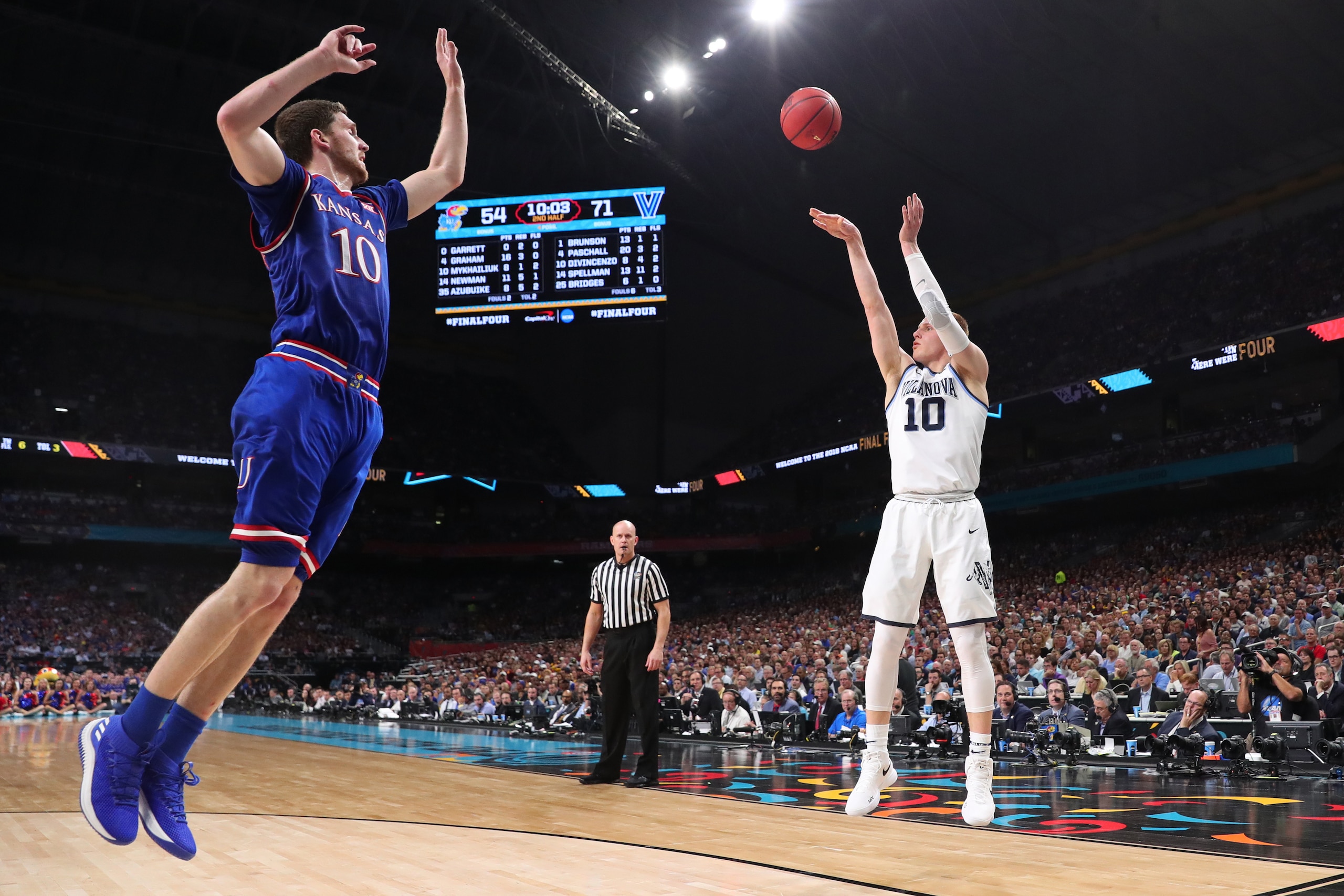 SAN ANTONIO, TX - MARCH 31: Donte DiVincenzo #10 of the Villanova Wildcats attempts a shot defended by Sviatoslav Mykhailiuk #10 of the Kansas Jayhawks in the second half during the 2018 NCAA Men's Final Four Semifinal at the Alamodome on March 31, 2018 i