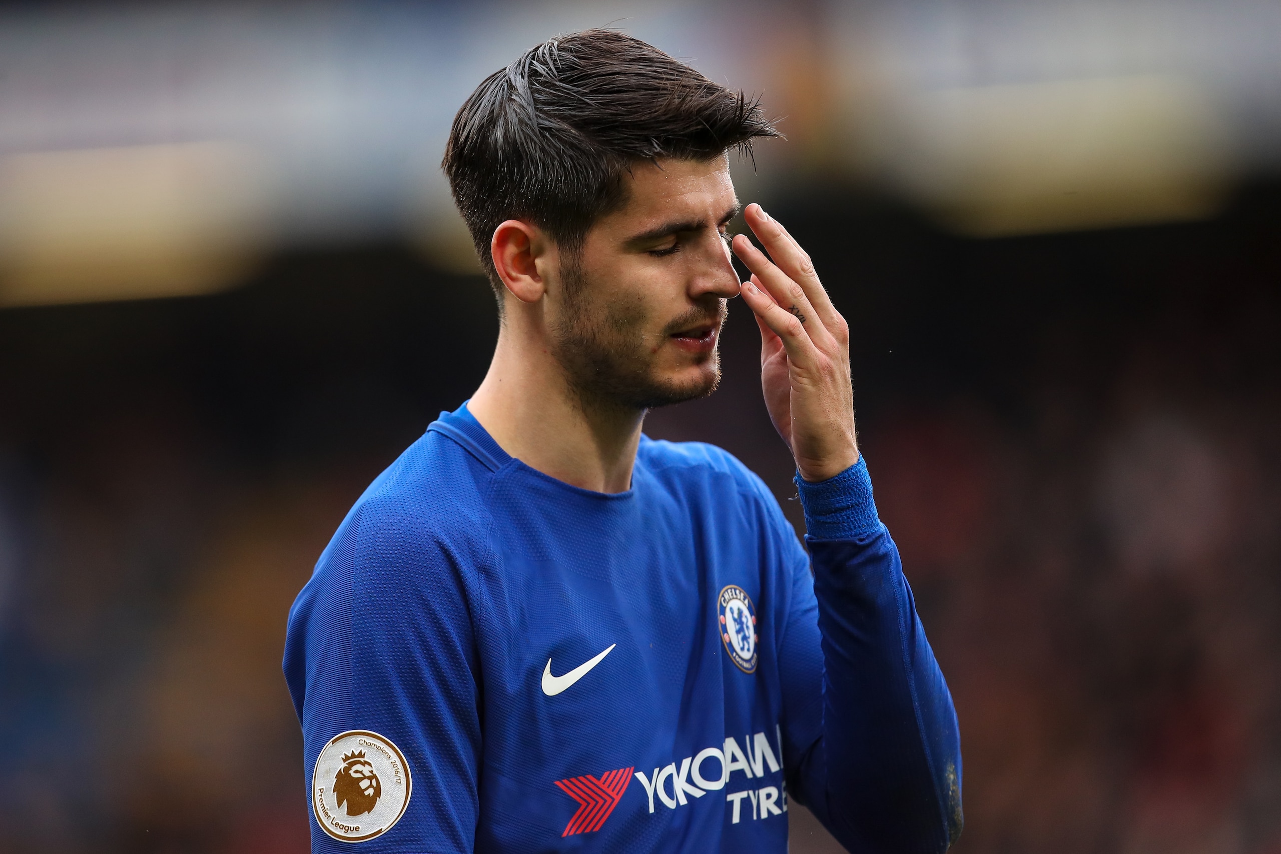LONDON, ENGLAND - APRIL 01: A dejected Alvaro Morata of Chelsea during the Premier League match between Chelsea and Tottenham Hotspur at Stamford Bridge on April 1, 2018 in London, England. (Photo by Robbie Jay Barratt - AMA/Getty Images)