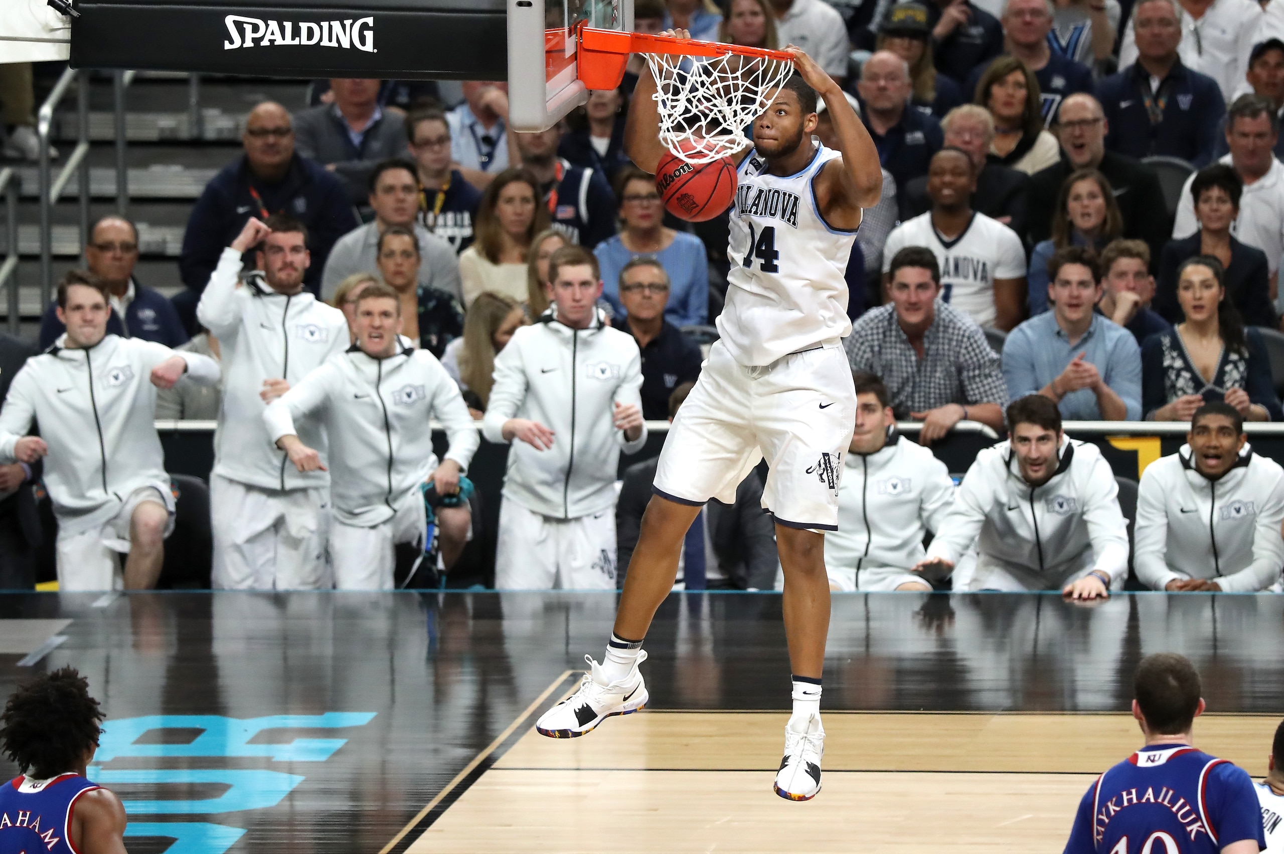SAN ANTONIO, TX - MARCH 31: Omari Spellman #14 of the Villanova Wildcats goes up for a dunk as the bench looks on in the second half against the Kansas Jayhawks during the 2018 NCAA Men's Final Four Semifinal at the Alamodome on March 31, 2018 in San Anto