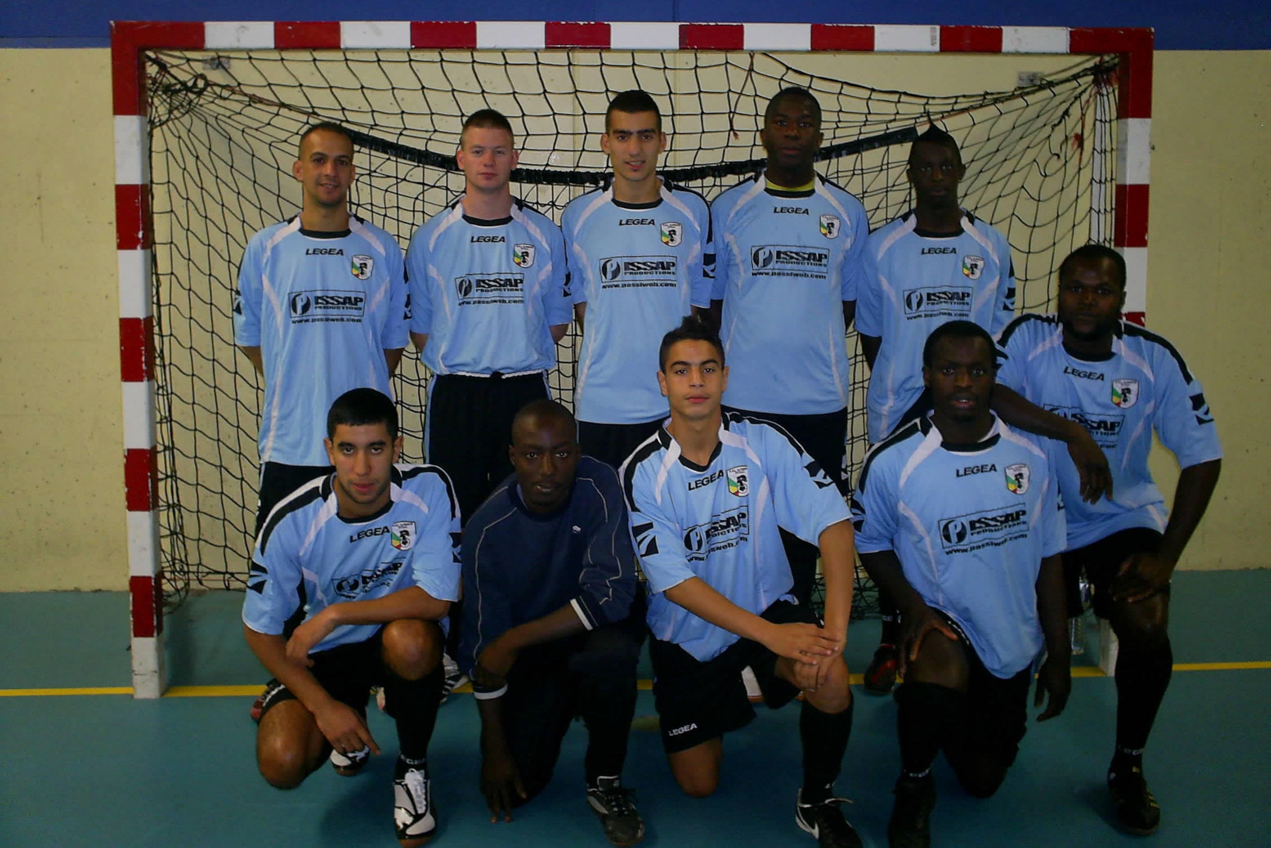 Ben Yedder (middle of the front row) with his futsal team.