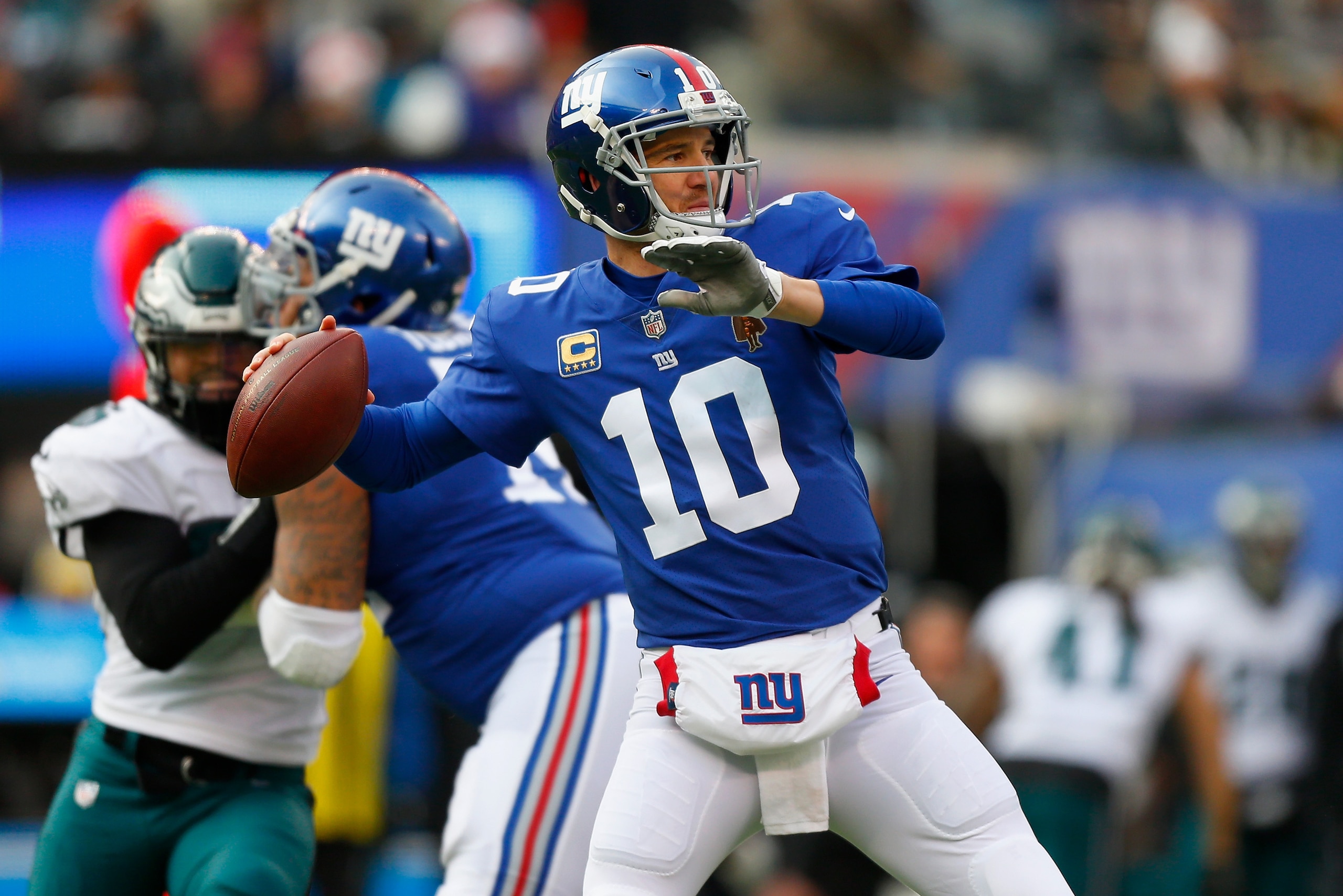 EAST RUTHERFORD, NJ - DECEMBER 17:  (NEW YORK DAILIES OUT)   Eli Manning #10 of the New York Giants in action against the Philadelphia Eagles on December 17, 2017 at MetLife Stadium in East Rutherford, New Jersey. The Eagles defeated the Giants 34-29.  (P