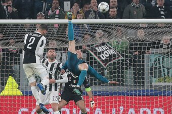 TURIN, ITALY - APRIL 03:  Cristiano Ronaldo of Real Madrid scores his sides second goal during the UEFA Champions League Quarter Final Leg One match between Juventus and Real Madrid at Allianz Stadium on April 3, 2018 in Turin, Italy.  (Photo by Emilio An