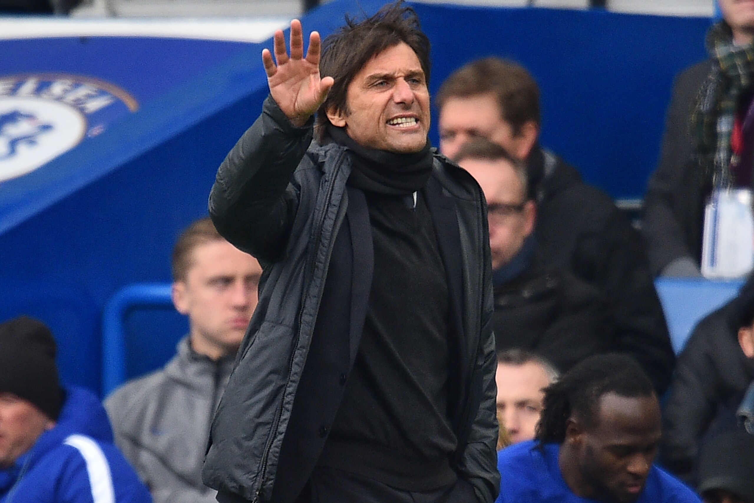 Chelsea's Italian head coach Antonio Conte gestures on the touchline during the English Premier League football match between Chelsea and Tottenham Hotspur at Stamford Bridge in London on April 1, 2018. 
Tottenham won the game 3-1. / AFP PHOTO / Glyn KIRK