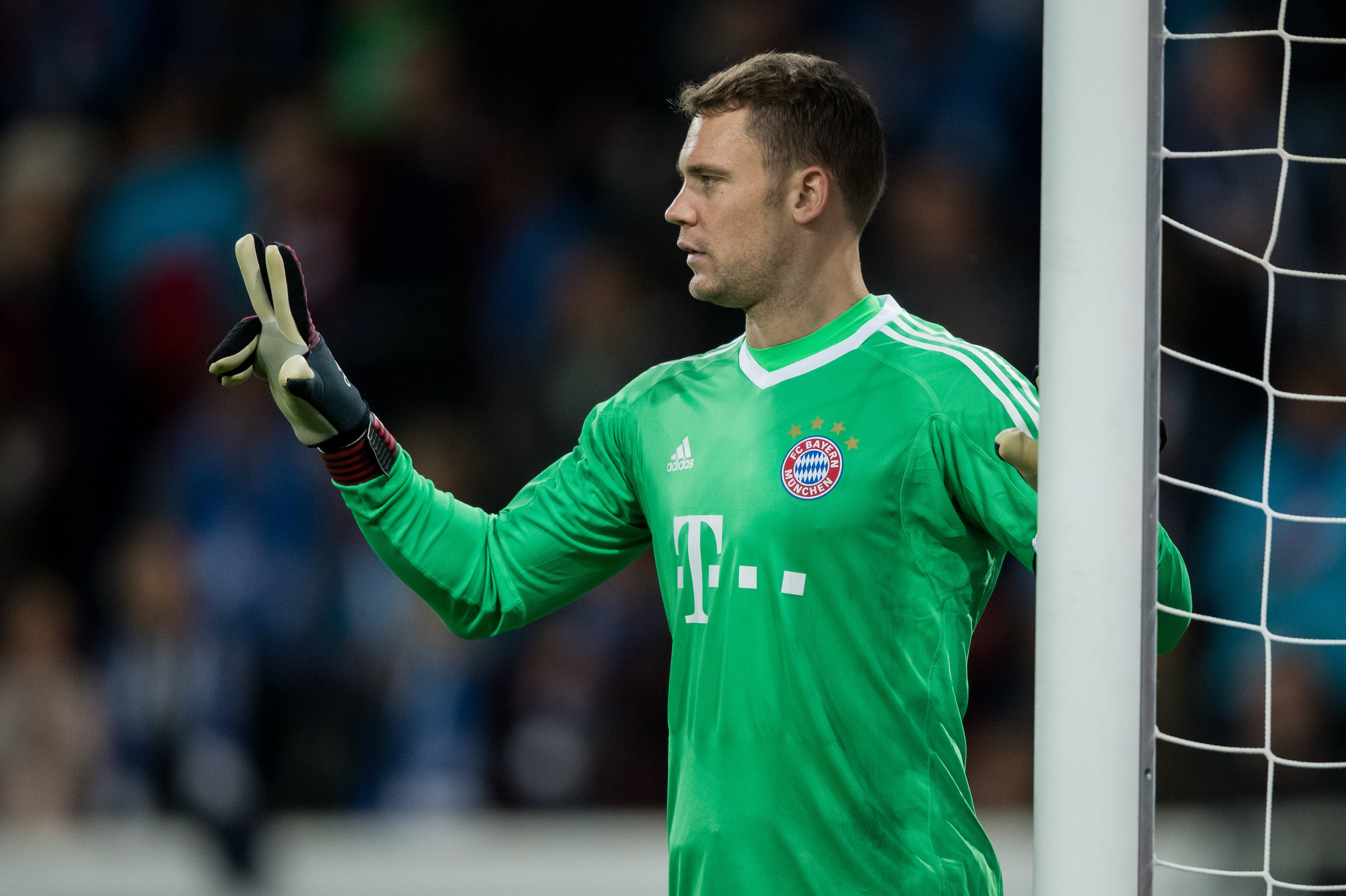 SINSHEIM, GERMANY - SEPTEMBER 09: Goalkeeper Manuel Neuer of Muenchen gestures during the Bundesliga match between TSG 1899 Hoffenheim and FC Bayern Muenchen at Wirsol Rhein-Neckar-Arena on September 9, 2017 in Sinsheim, Germany. (Photo by Simon Hofmann/G