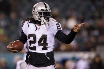 PHILADELPHIA, PA - DECEMBER 25: Marshawn Lynch #24 of the Oakland Raiders warms up prior to the game against the Philadelphia Eagles at Lincoln Financial Field on December 25, 2017 in Philadelphia, Pennsylvania. (Photo by Mitchell Leff/Getty Images)