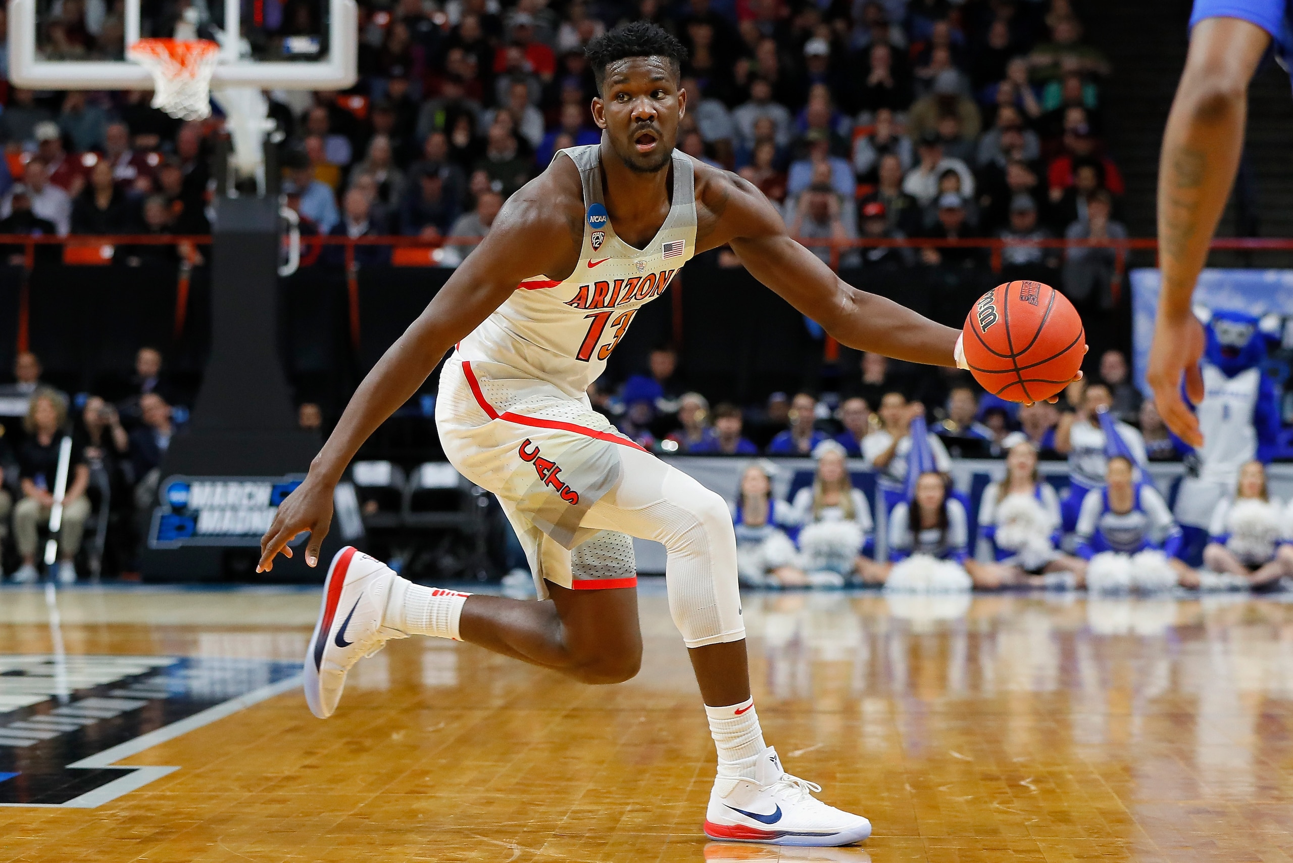 BOISE, ID - MARCH 15:  Deandre Ayton #13 of the Arizona Wildcats handles the ball against the Buffalo Bulls during the first round of the 2018 NCAA Men's Basketball Tournament at Taco Bell Arena on March 15, 2018 in Boise, Idaho.  (Photo by Kevin C. Cox/G