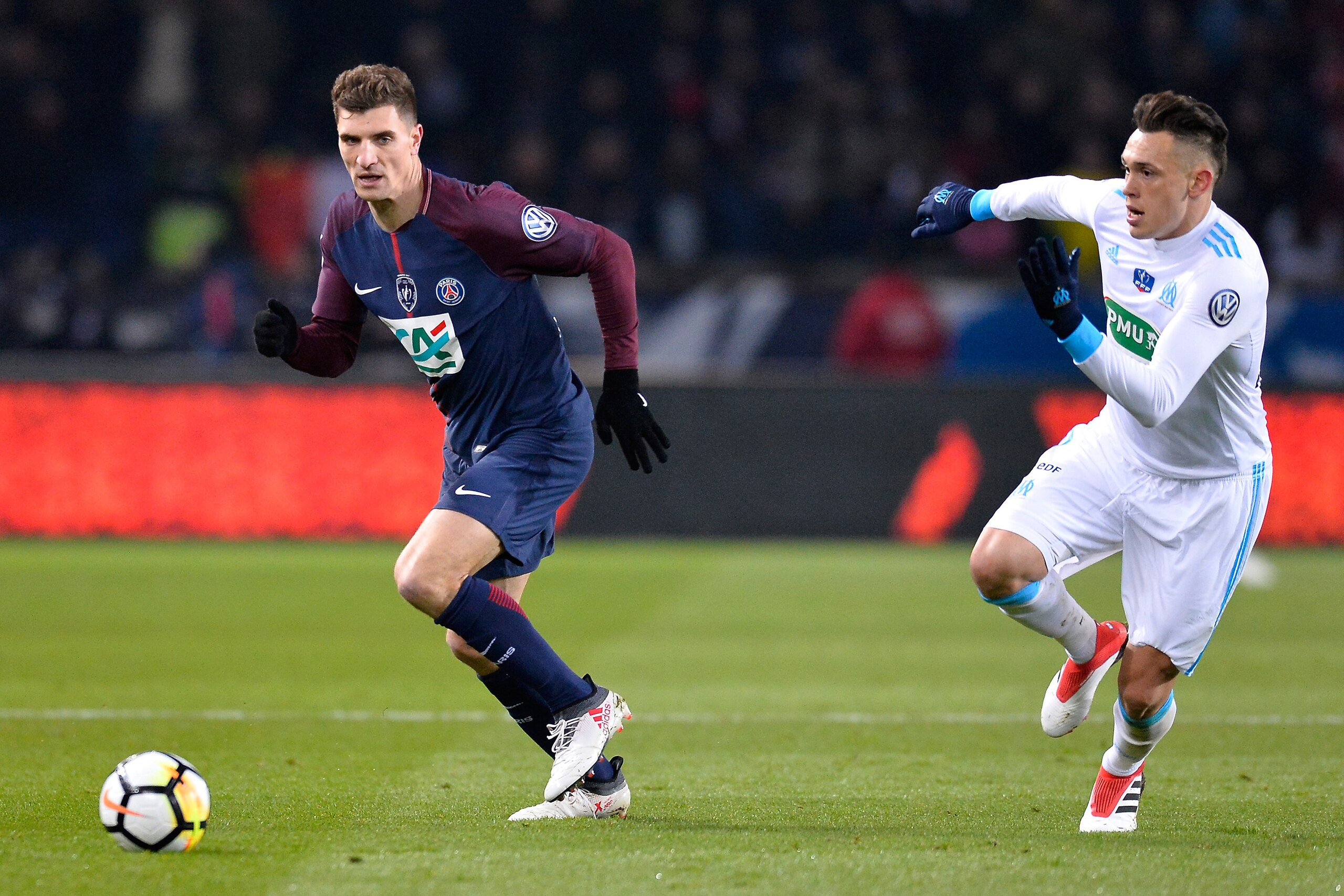 PARIS, FRANCE - FEBRUARY 28:  Thomas Meunier of Paris Saint-Germain and Lucas Ocampos of Olympique de Marseille fight for the ball during the French Cup match between Paris Saint-Germain and Olympique de Marseille at Parc des Princes on February 28, 2018 