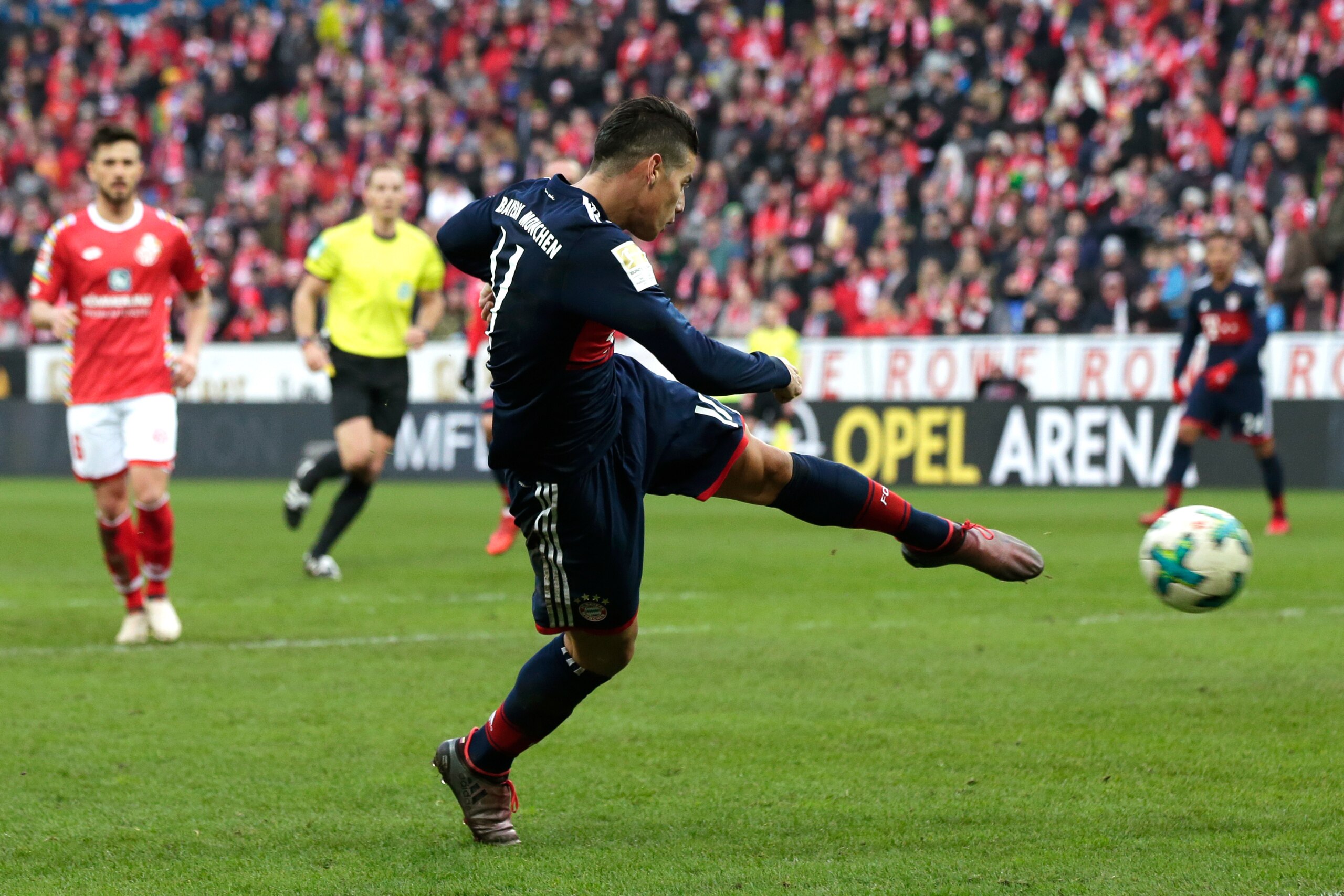 MAINZ, GERMANY - FEBRUARY 3: James Rodriguez of Bayern Munchen scores the second goal to make it 0-2 during the German Bundesliga  match between FSV Mainz v Bayern Munchen at the Opel Arena on February 3, 2018 in Mainz Germany (Photo by Erwin Spek/Soccrat