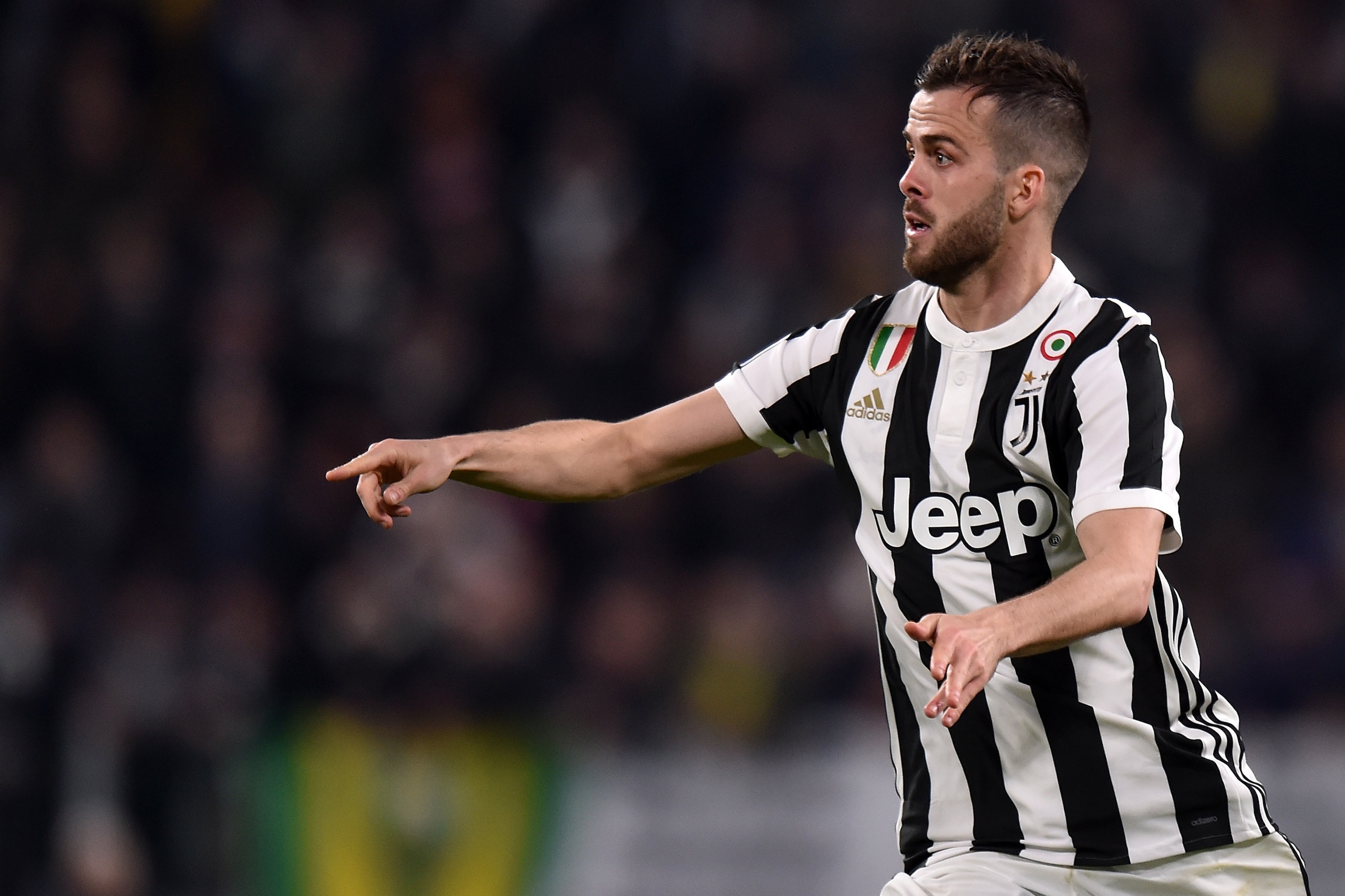 TURIN, ITALY - MARCH 31: Miralem Pjanic of Juventus in action during the serie A match between Juventus and AC Milan at Allianz Stadium on March 31, 2018 in Turin, Italy.  (Photo by Tullio M. Puglia/Getty Images )