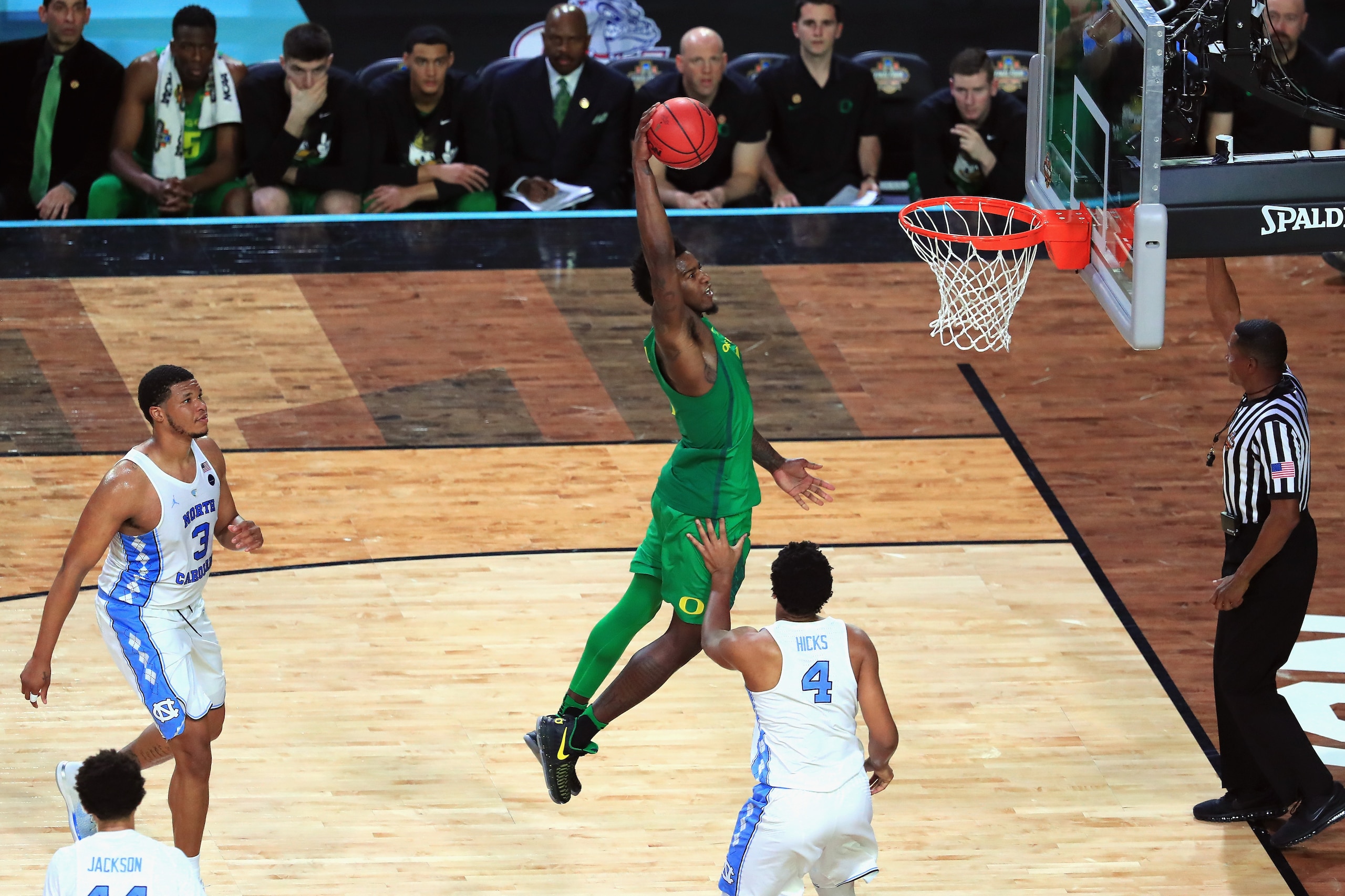 GLENDALE, AZ - APRIL 01: Jordan Bell #1 of the Oregon Ducks goes up with the ball against Isaiah Hicks #4 of the North Carolina Tar Heels in the second half during the 2017 NCAA Men's Final Four Semifinal at University of Phoenix Stadium on April 1, 2017 