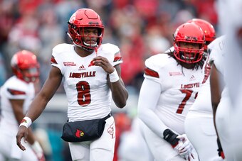 JACKSONVILLE, FL - DECEMBER 30: Lamar Jackson #8 of the Louisville Cardinals directs the offense against the Mississippi State Bulldogs during the TaxSlayer Bowl at EverBank Field on December 30, 2017 in Jacksonville, Florida. The Bulldogs won 31-27. (Pho