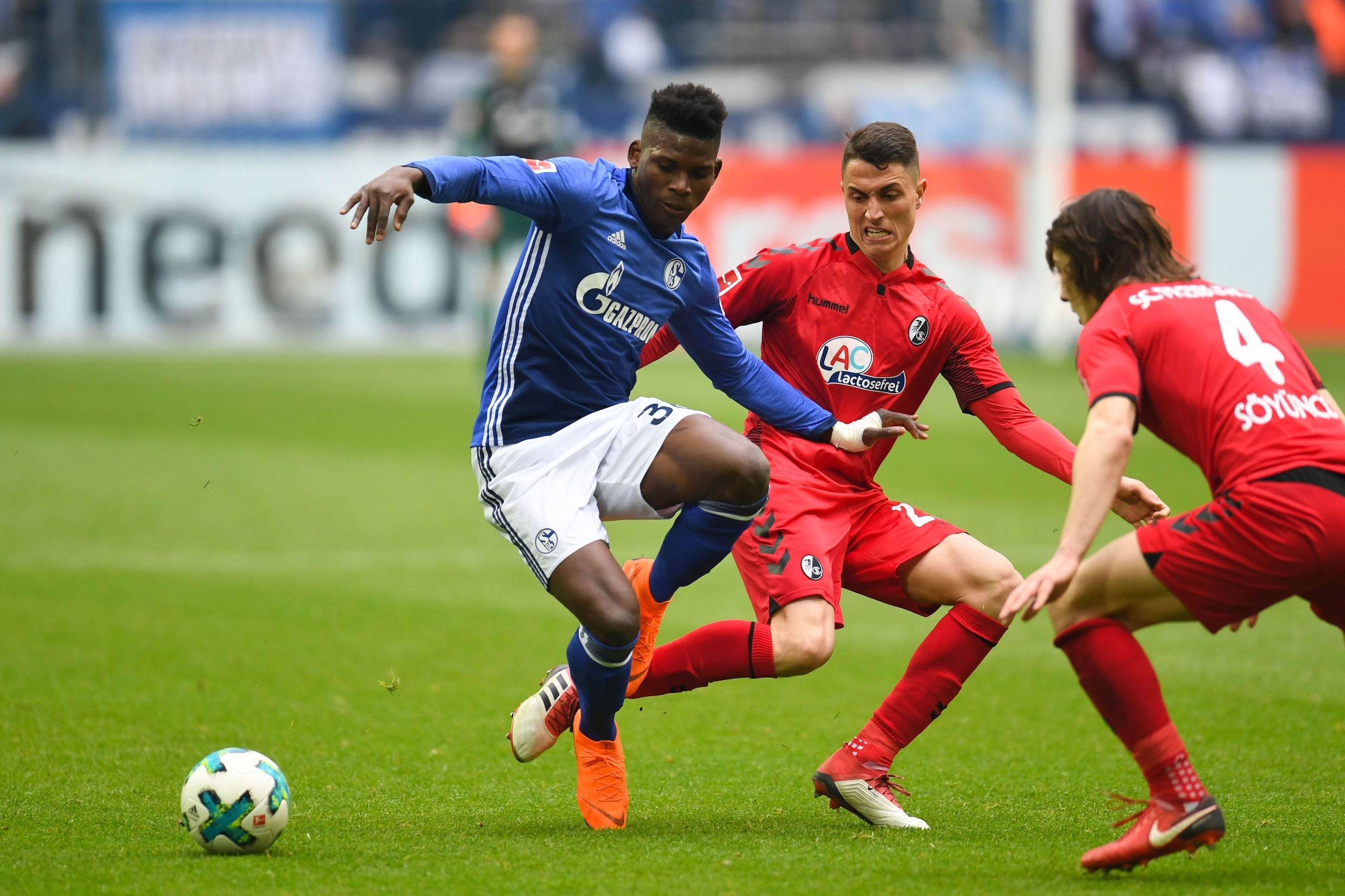 Freiburg's Swiss midfielder Vincent Sierro (C) and Schalke's Swiss forward Breel Embolo (L) vie for the ball during the German first division Bundesliga football match between FC Schalke 04 v SC Freiburg in Gelsenkirchen, western Germany, on March 31, 201