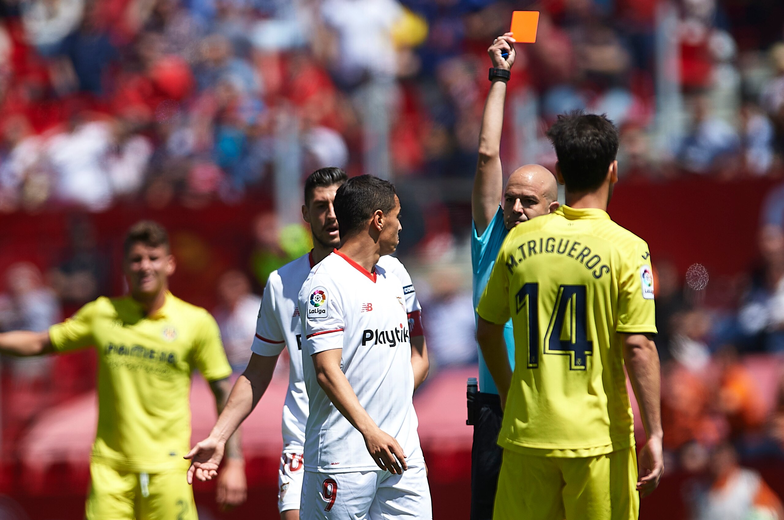 SEVILLE, SPAIN - APRIL 14: Spanish referee Rosales Fuertes shows red card to Wissam Ben Yedder of Sevilla FC during the La Liga match between Sevilla and Villarreal at on April 14, 2018 in Seville, . (Photo by Aitor Alcalde Colomer/Getty Images) SEVILLE, SPAIN - APRIL 14: Spanish referee Rosales Fuertes shows red card to Wissam Ben Yedder of Sevilla FC during the La Liga match between Sevilla and Villarreal at on April 14, 2018 in Seville, . (Photo by Aitor Alcalde Colomer/Getty Images)