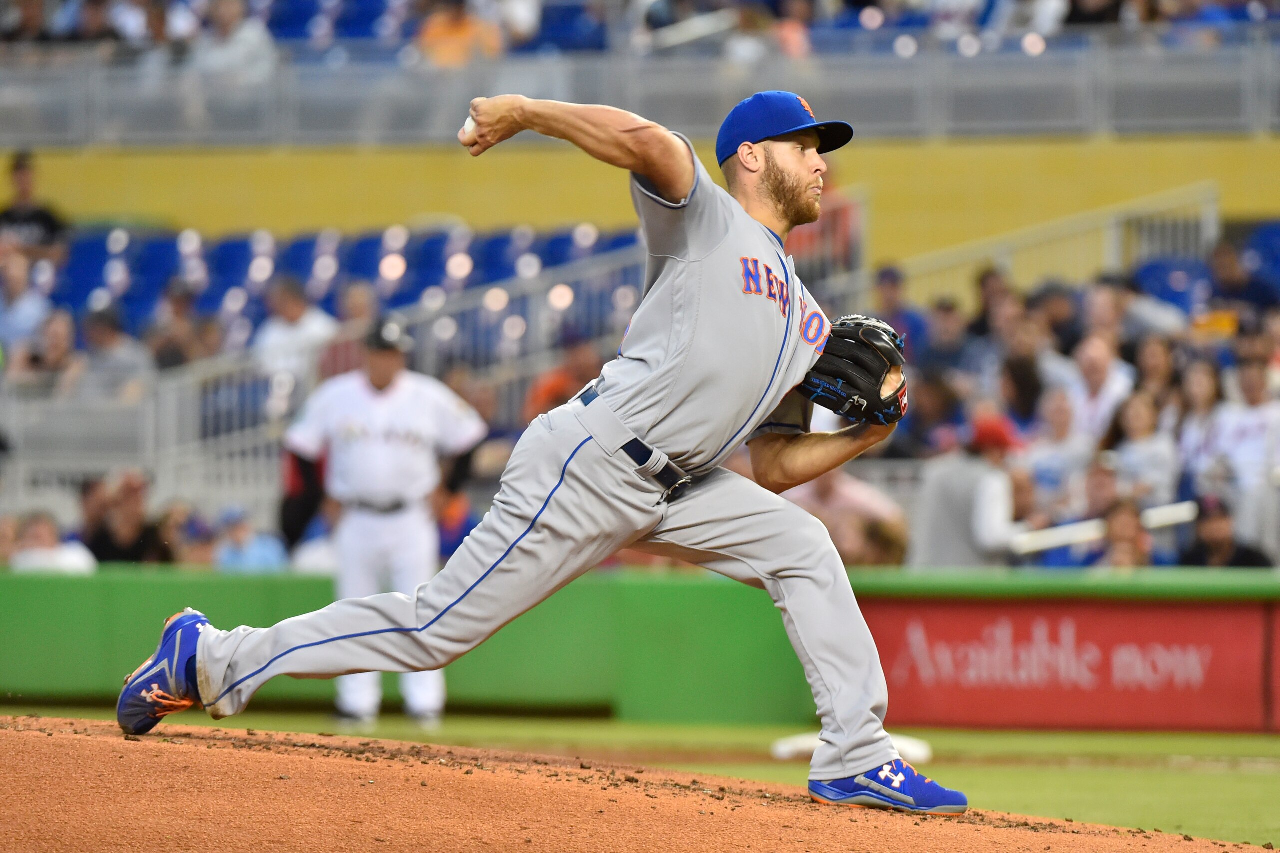 MIAMI, FL - APRIL 11: Zack Wheeler #45 of the New York Mets throws a pitch during the third inning against the Miami Marlins at Marlins Park on April 11, 2018 in Miami, Florida. (Photo by Eric Espada/Getty Images)