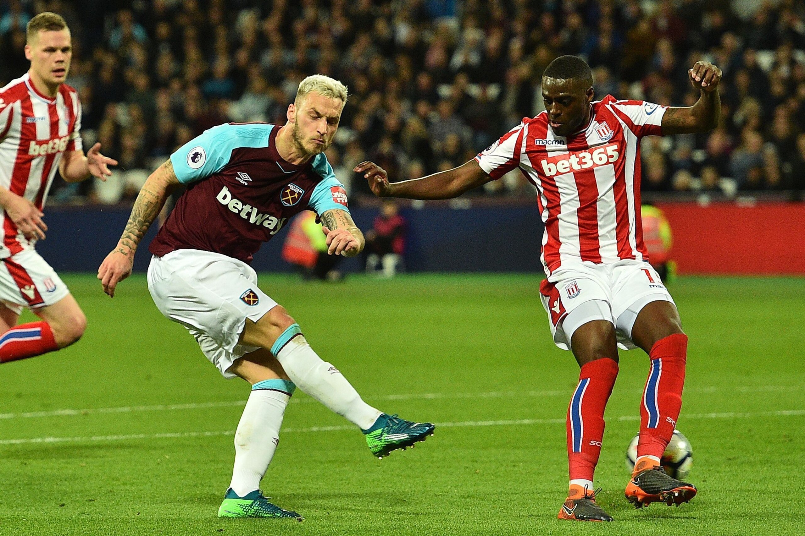West Ham United's Austrian midfielder Marko Arnautovic (C) shoots but fails to score during the English Premier League football match between West Ham United and Stoke City at The London Stadium, in east London on April 16, 2018. / AFP PHOTO / Glyn KIRK /