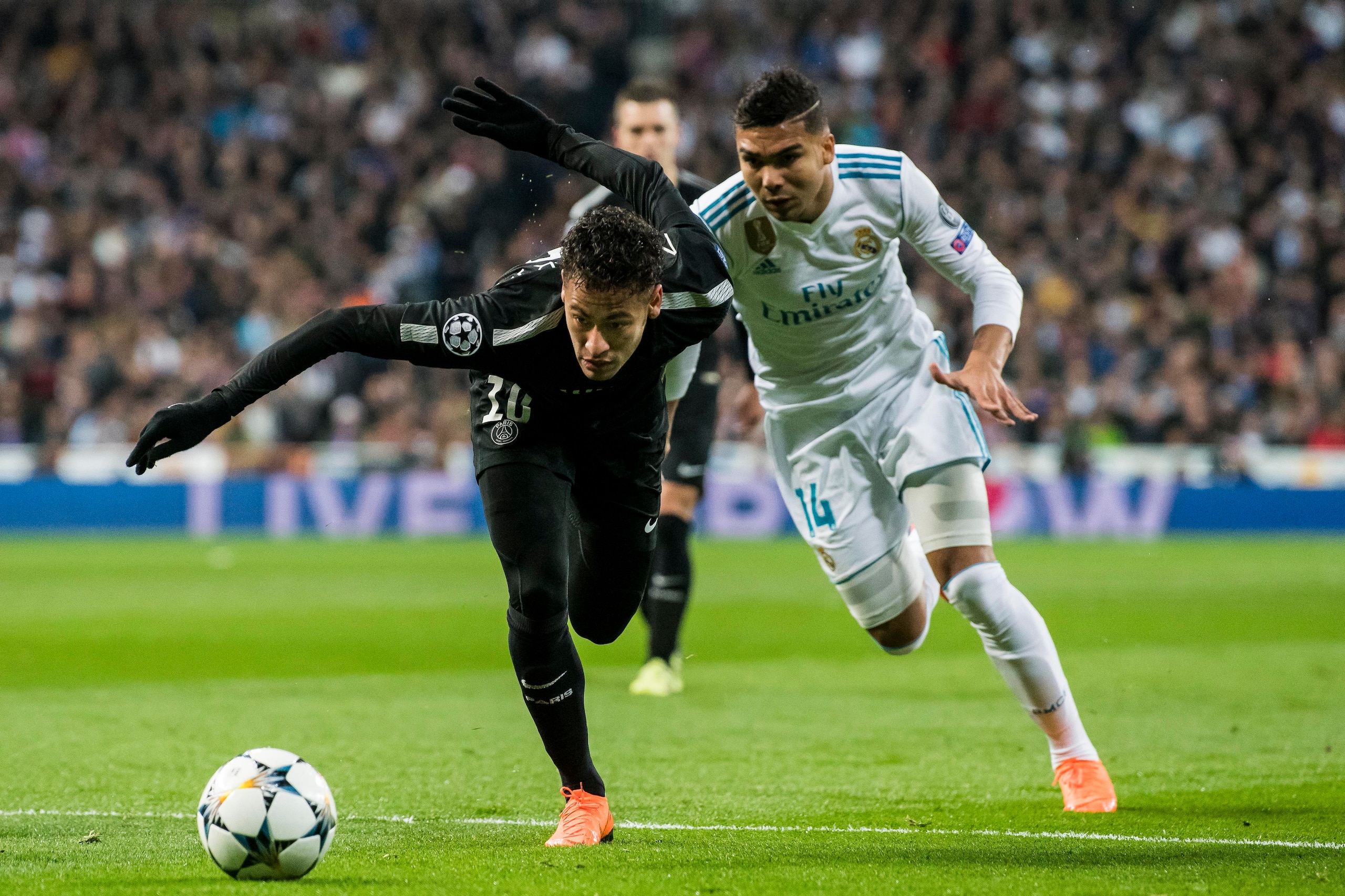 MADRID, SPAIN - FEBRUARY 14: Neymar da Silva Santos Junior, Neymar Jr (L), of Paris Saint Germain fights for the ball with Carlos Henrique Casemiro of Real Madrid during the UEFA Champions League 2017-18 Round of 16 (1st leg) match between Real Madrid vs 
