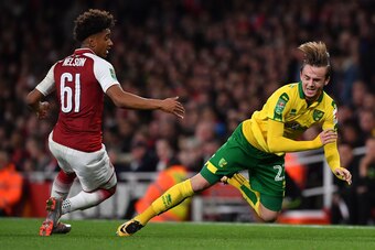 Arsenal's English midfielder Reiss Nelson (L) vies with Norwich City's English midfielder James Maddison during the English League Cup fourth round football match between Arsenal and Norwich City at The Emirates Stadium in London on October 24, 2017. / AF
