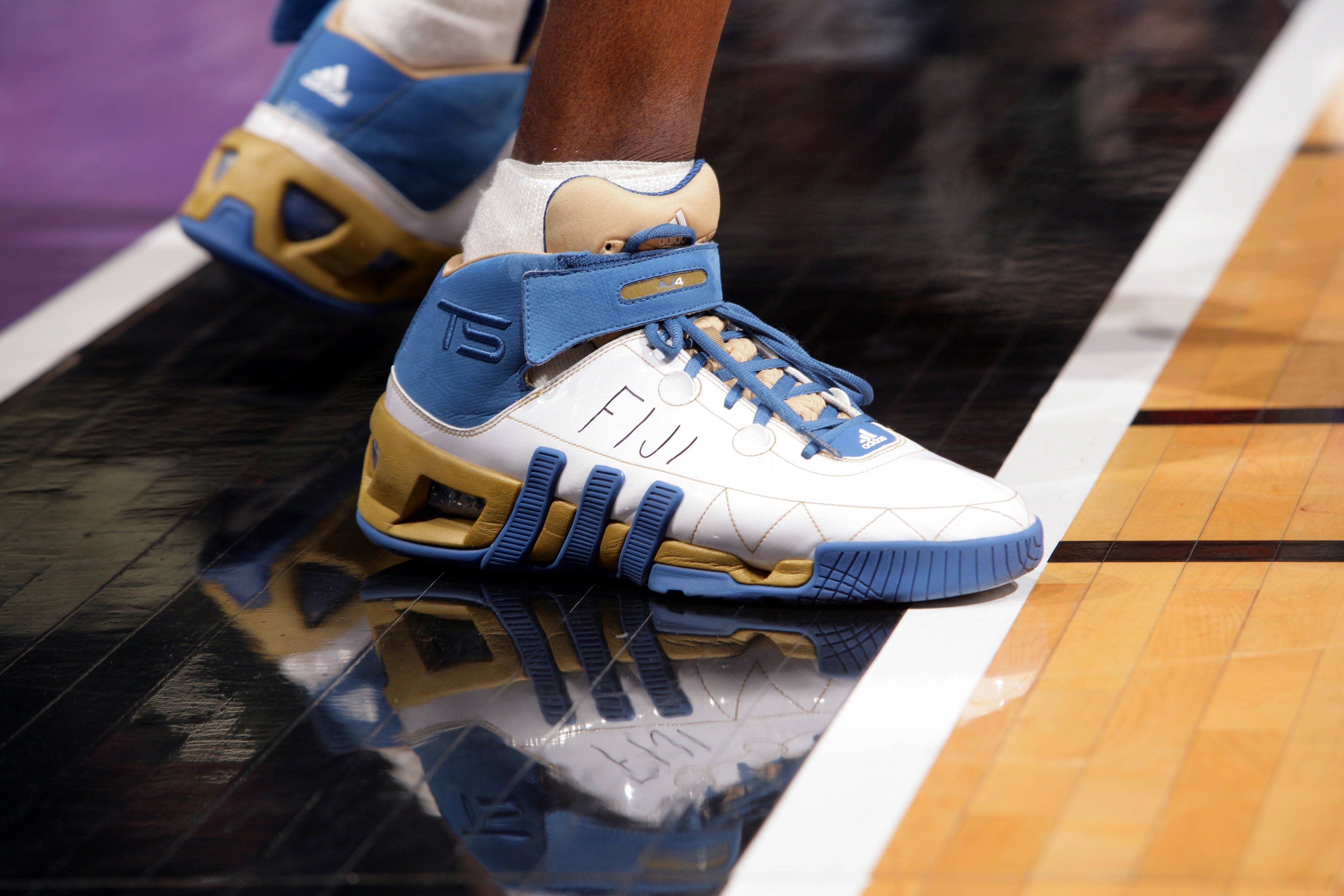 SACRAMENTO, CA - DECEMBER 16:  View of the footwear worn by Antawn Jamison #4 of the Washington Wizards during the game against the Sacramento Kings at Arco Arena on December 16, 2009 in Sacramento, California.  The Kings won 112-109.  NOTE TO USER: User 