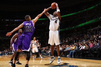 WASHINGTON - JANUARY 16: Antawn Jamison #4 of the Washington Wizards shoots against Kevin Martin #23 of the Sacramento Kings at the Verizon Center on January 16, 2010 in Washington, DC. NOTE TO USER: User expressly acknowledges and agrees that, by downloa