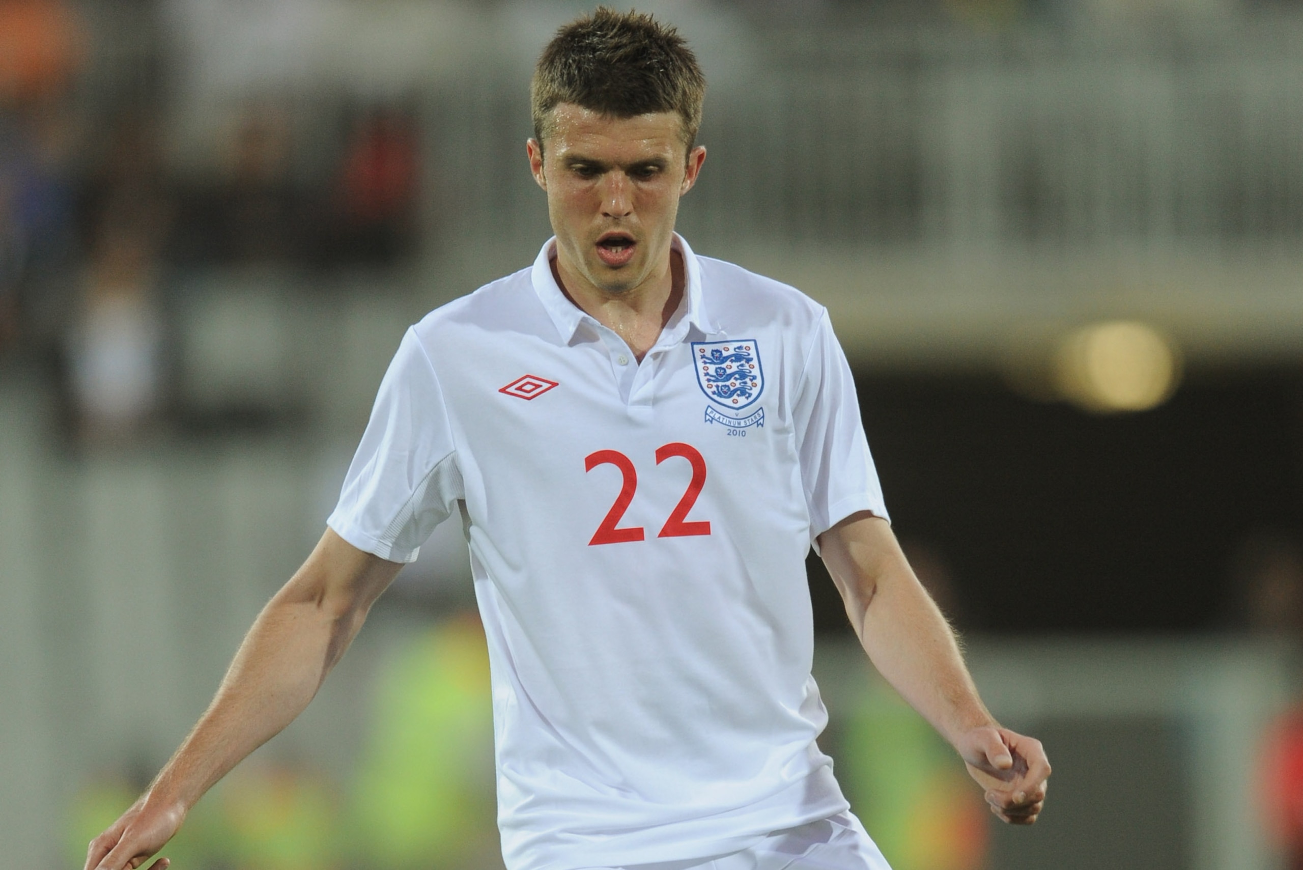 MORULENG, SOUTH AFRICA - JUNE 07:  Michael Carrick in action England during the friendly match between England and Platinum Stars at the Moruleng Stadium on June 7, 2010 in Moruleng, South Africa.  (Photo by Michael Regan/Getty Images)