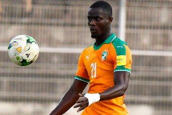 Ivory Coast's Eric Bailly controls the ball during the FIFA 2018 World Cup qualification football match between Ivory Coast and Gabon at The Stade la Paix in Bouaké on September 5, 2017.  / AFP PHOTO / ISSOUF SANOGO        (Photo credit should read ISSOUF