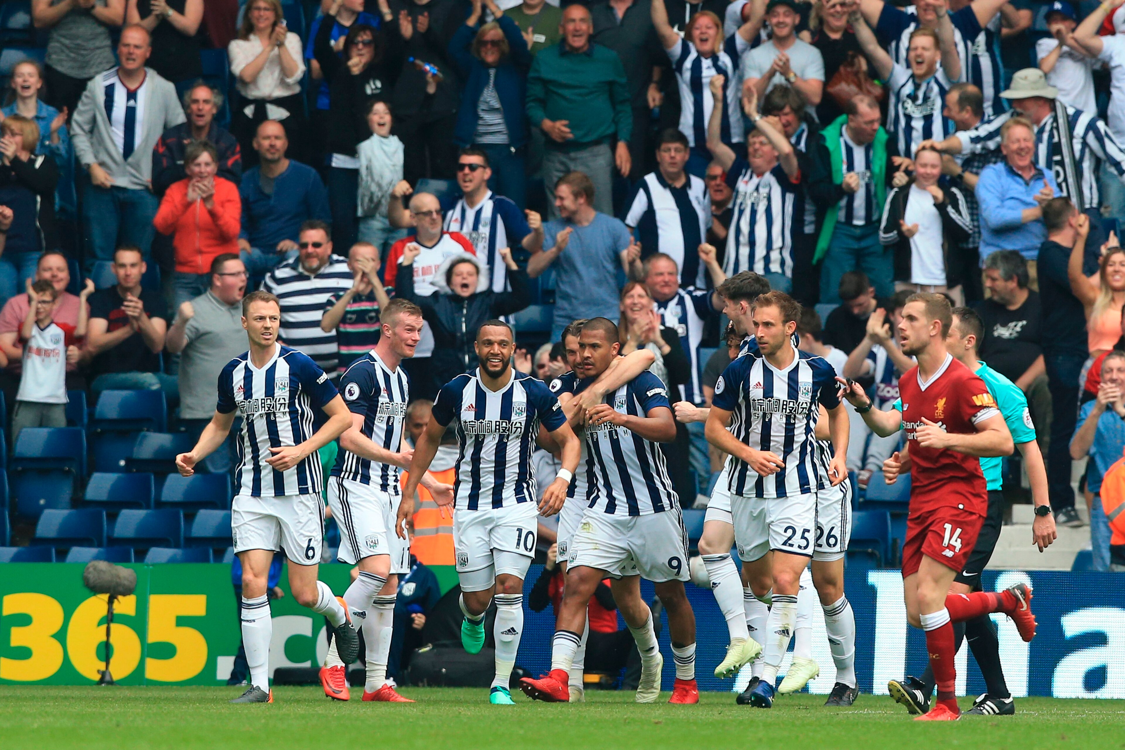 West Bromwich Albion's Venezuelan striker Salomon Rondon (C) celebrates with his team-mates after scoring their second goal to equalise 2-2 during the English Premier League football match between West Bromwich Albion and Liverpool at The Hawthorns stadiu