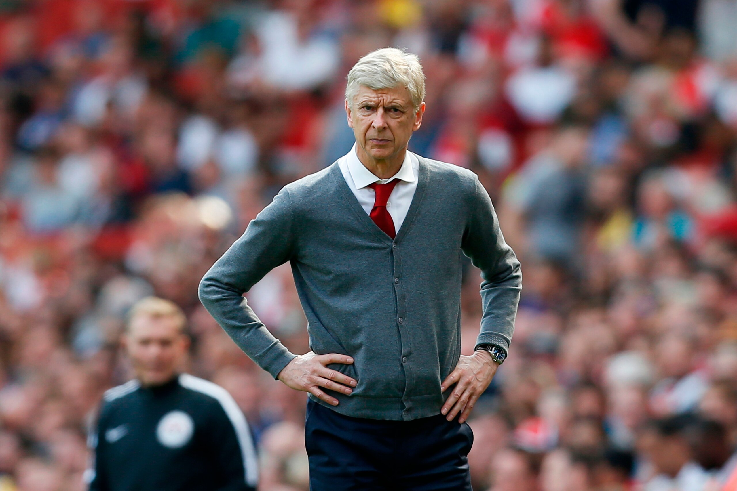 Arsenal's French manager Arsene Wenger watches on from the touch line during the English Premier League football match between Arsenal and West Ham United at the Emirates Stadium in London on April 22, 2018. (Photo by Ian KINGTON / AFP) / RESTRICTED TO ED