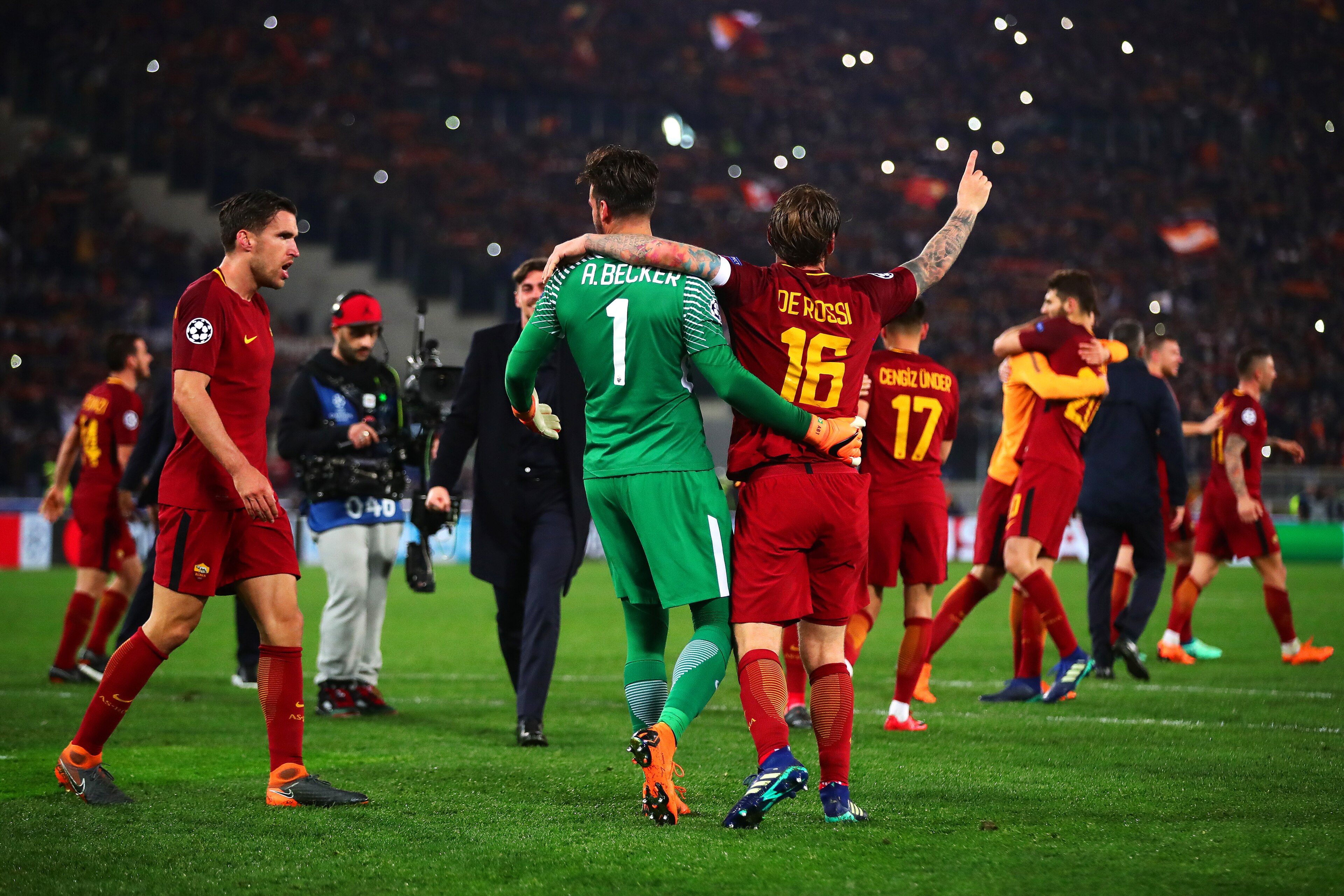 ROME, ITALY - APRIL 10: Alisson of AS Roma embraces team-mate Daniele De Rossi following the UEFA Champions League Quarter Final, second leg match between AS Roma and FC Barcelona at Stadio Olimpico on April 10, 2018 in Rome, Italy. (Photo by Chris Brunsk