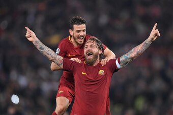 ROME, ITALY - APRIL 10:  Daniele De Rossi of AS Roma celebrates his sides victory with Alessandro Florenzi of AS Roma after the UEFA Champions League Quarter Final Second Leg match between AS Roma and FC Barcelona at Stadio Olimpico on April 10, 2018 in R