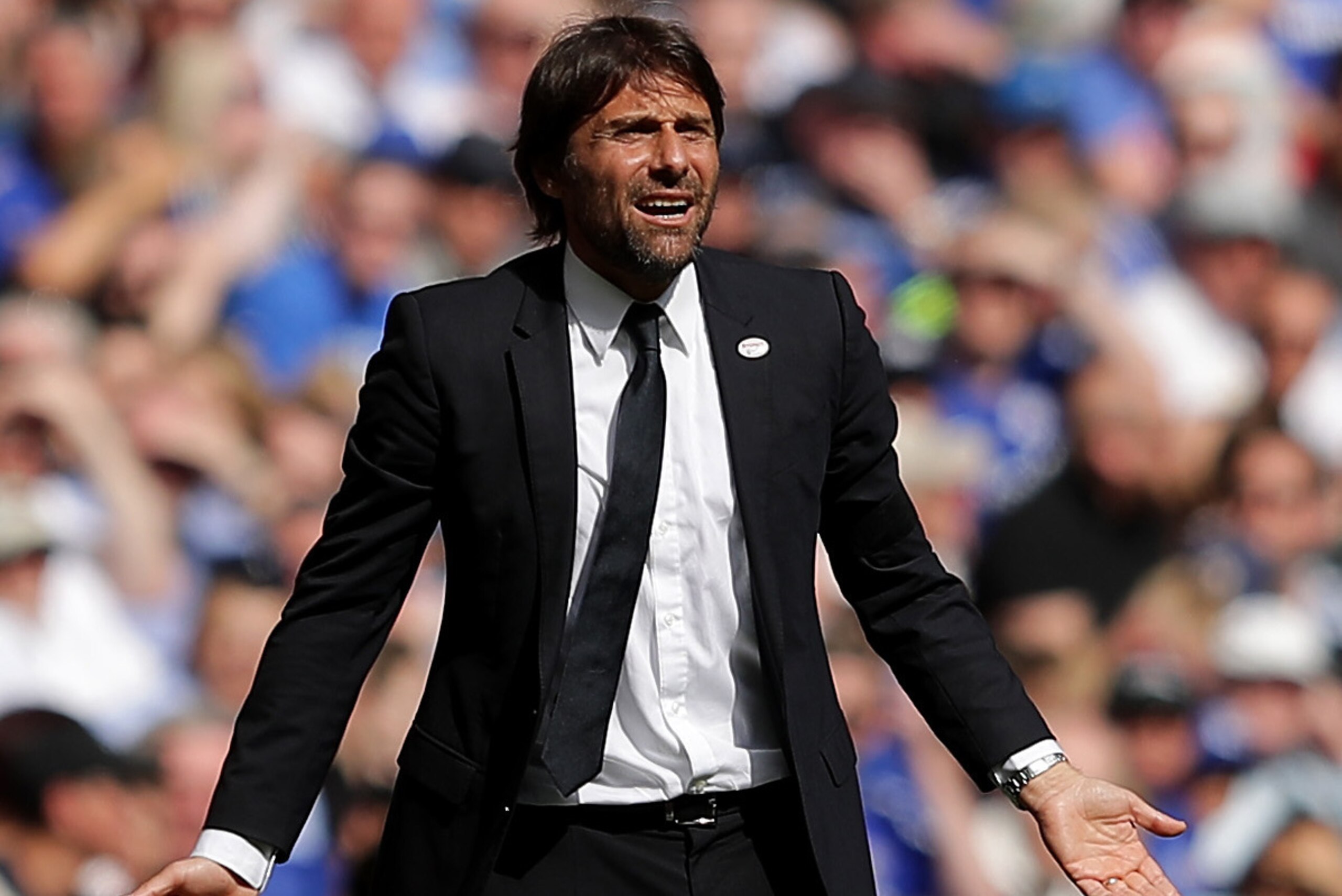 LONDON, ENGLAND - APRIL 22: Antonio Conte, Manager of Chelsea gestures during The Emirates FA Cup Semi Final match between Chelsea and Southampton at Wembley Stadium on April 22, 2018 in London, England. (Photo by Richard Heathcote/Getty Images) LONDON, ENGLAND - APRIL 22: Antonio Conte, Manager of Chelsea gestures during The Emirates FA Cup Semi Final match between Chelsea and Southampton at Wembley Stadium on April 22, 2018 in London, England. (Photo by Richard Heathcote/Getty Images)