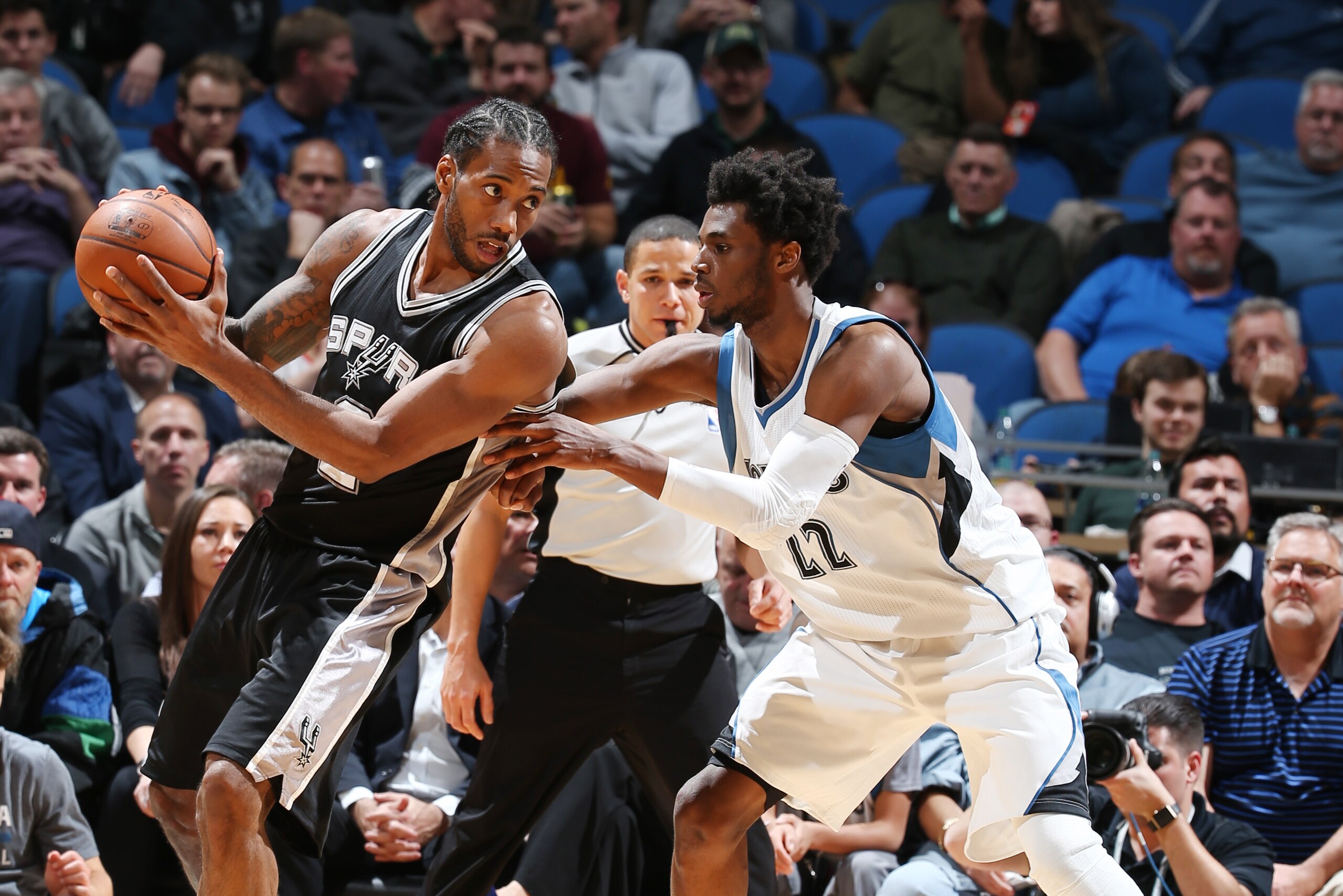 MINNEAPOLIS, MN - DECEMBER 6:  Kawhi Leonard #2 of the San Antonio Spurs handles the ball against Andrew Wiggins #22 of the Minnesota Timberwolves during a game on December 6, 2016 at the Target Center in Minneapolis, Minnesota. NOTE TO USER: User express