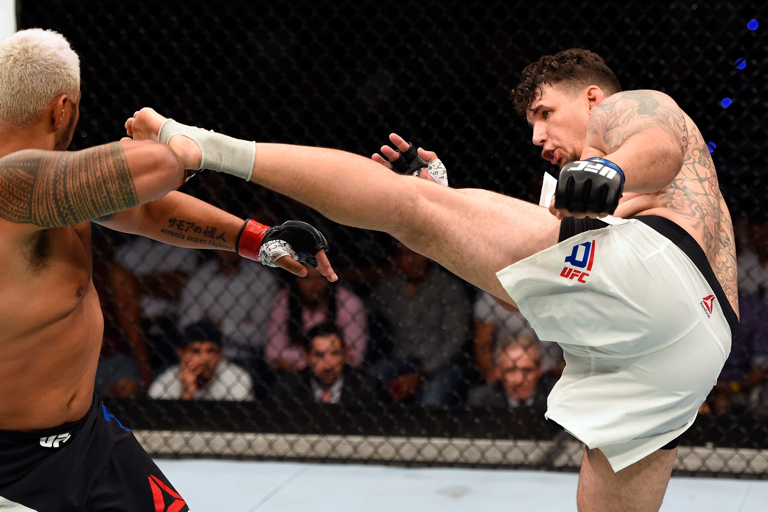 BRISBANE, AUSTRALIA - MARCH 20:  (R-L) Frank Mir of the United States kicks Mark Hunt of New Zealand in their heavyweight bout during the UFC Fight Night event at the Brisbane Entertainment Centre on March 20, 2016 in Brisbane, Australia. (Photo by Josh H