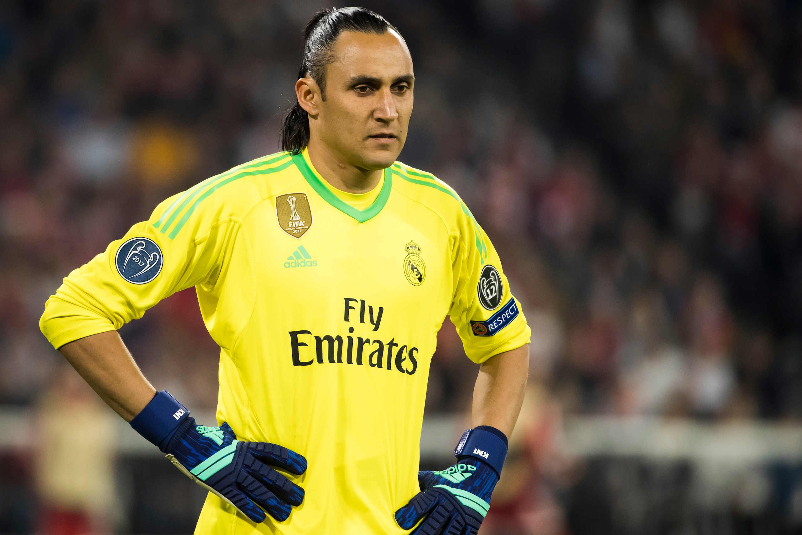 Real Madrid's Costa Rican goalkeeper Keylor Navas looks on during the UEFA Champions League semi-final first-leg football match FC Bayern Munich v Real Madrid CF in Munich, southern Germany on April 25, 2018. (Photo by ODD ANDERSEN / AFP)        (Photo cr