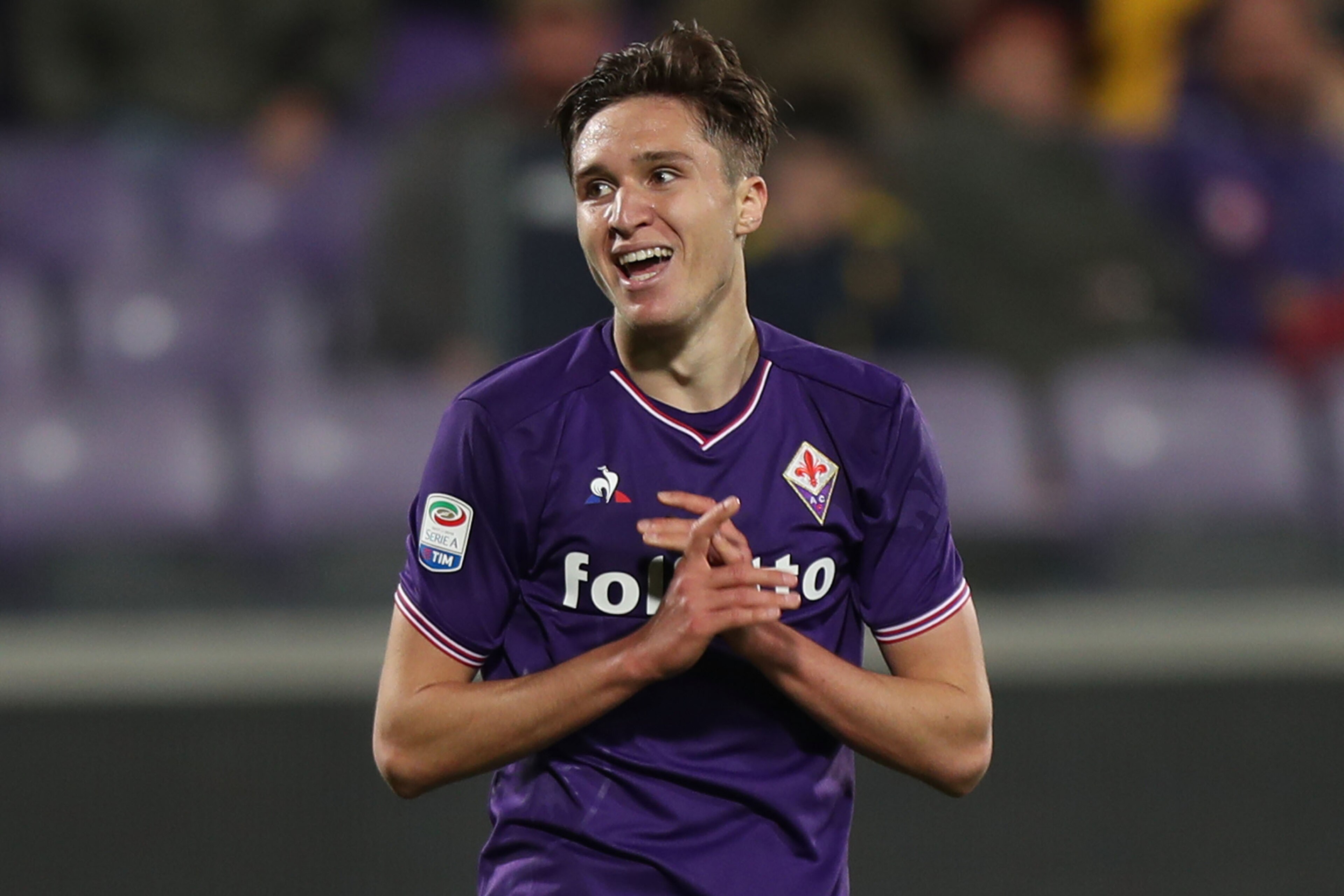 FLORENCE, ITALY - APRIL 18: Federico Chiesa of ACF Fiorentina in action during the serie A match between ACF Fiorentina and SS Lazio at Stadio Artemio Franchi on April 18, 2018 in Florence, Italy. (Photo by Gabriele Maltinti/Getty Images) FLORENCE, ITALY - APRIL 18: Federico Chiesa of ACF Fiorentina in action during the serie A match between ACF Fiorentina and SS Lazio at Stadio Artemio Franchi on April 18, 2018 in Florence, Italy. (Photo by Gabriele Maltinti/Getty Images)