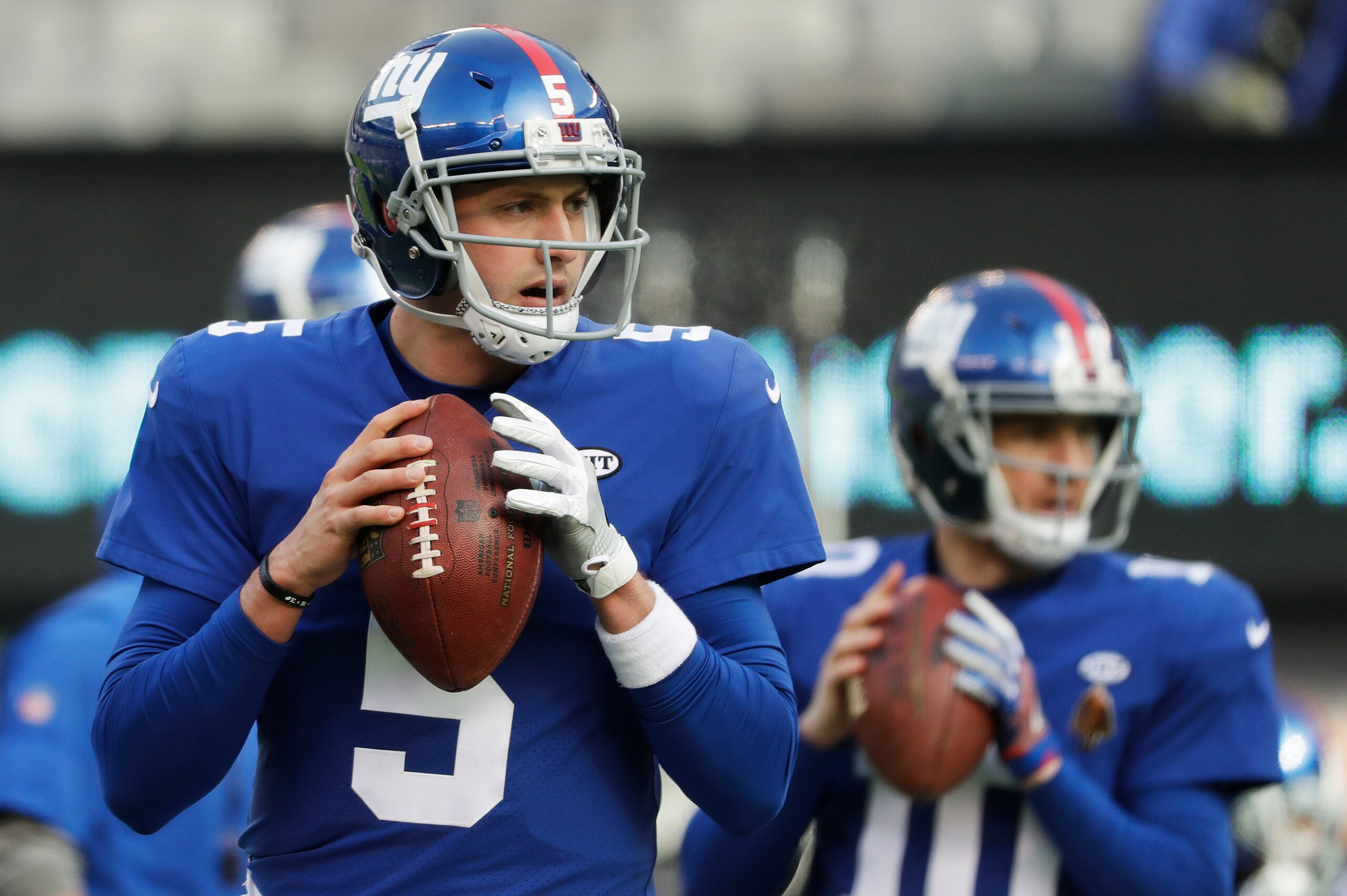 New York Giants quarterbacks Davis Webb (5) and Eli Manning (10)