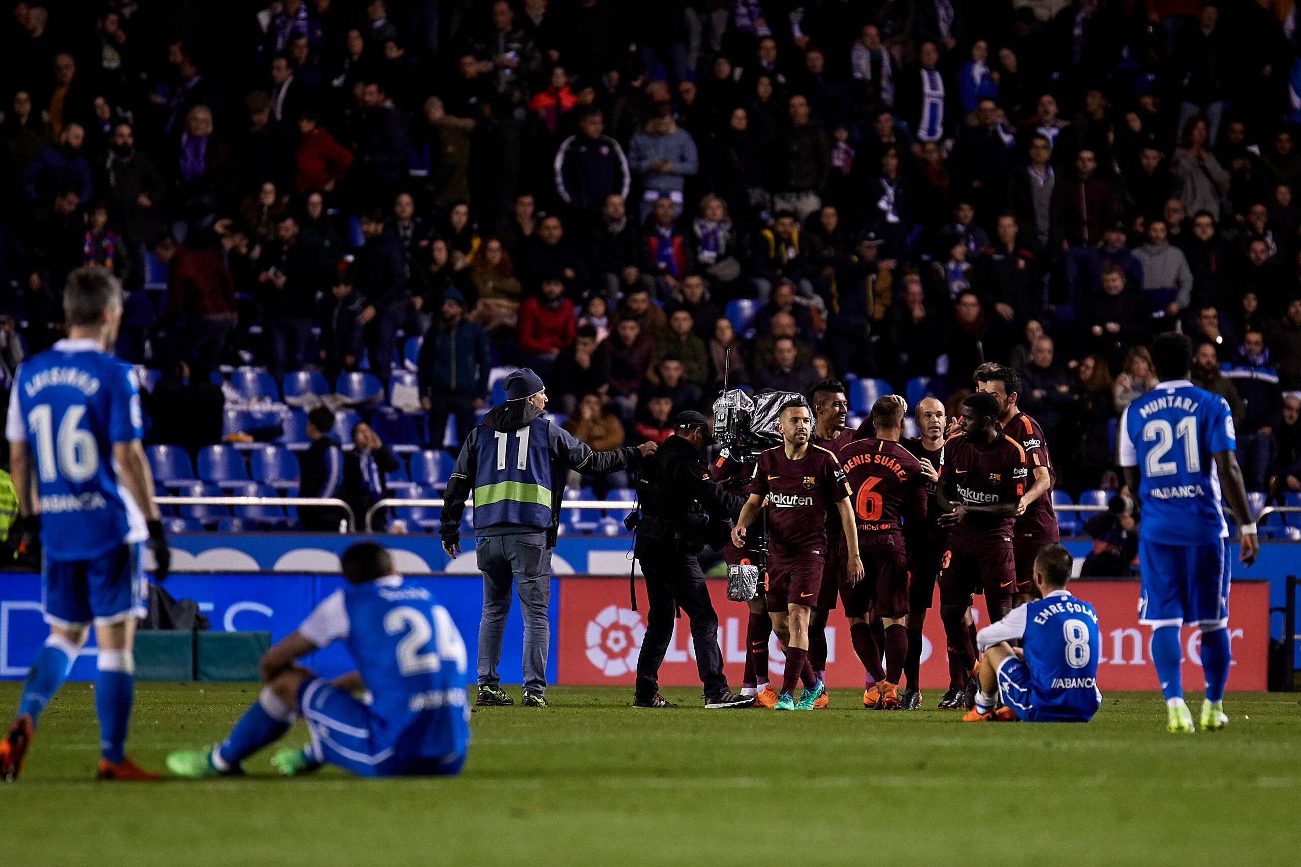 LA CORUNA, SPAIN - APRIL 29:  Players of FC Barcelona celebrate the title of La Liga at the end of the match between Deportivo La Coruna and Barcelona at Abanca Riazor Stadium on April 29, 2018 in La Coruna, Spain.  (Photo by Quality Sport Images/Getty Im