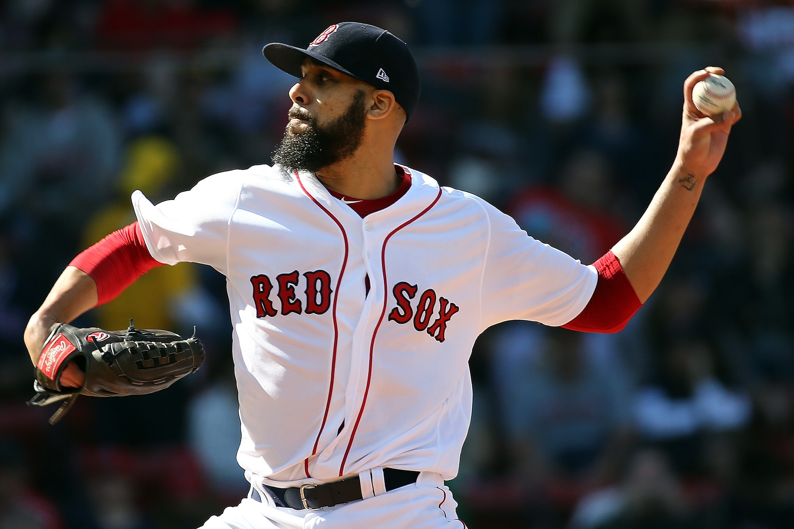 BOSTON, MA - APRIL 28:  David Price #24 of the Boston Red Sox throws against the Tampa Bay Rays in the first inning at Fenway Park on April 28, 2018 in Boston, Massachusetts. (Photo by Jim Rogash/Getty Images)