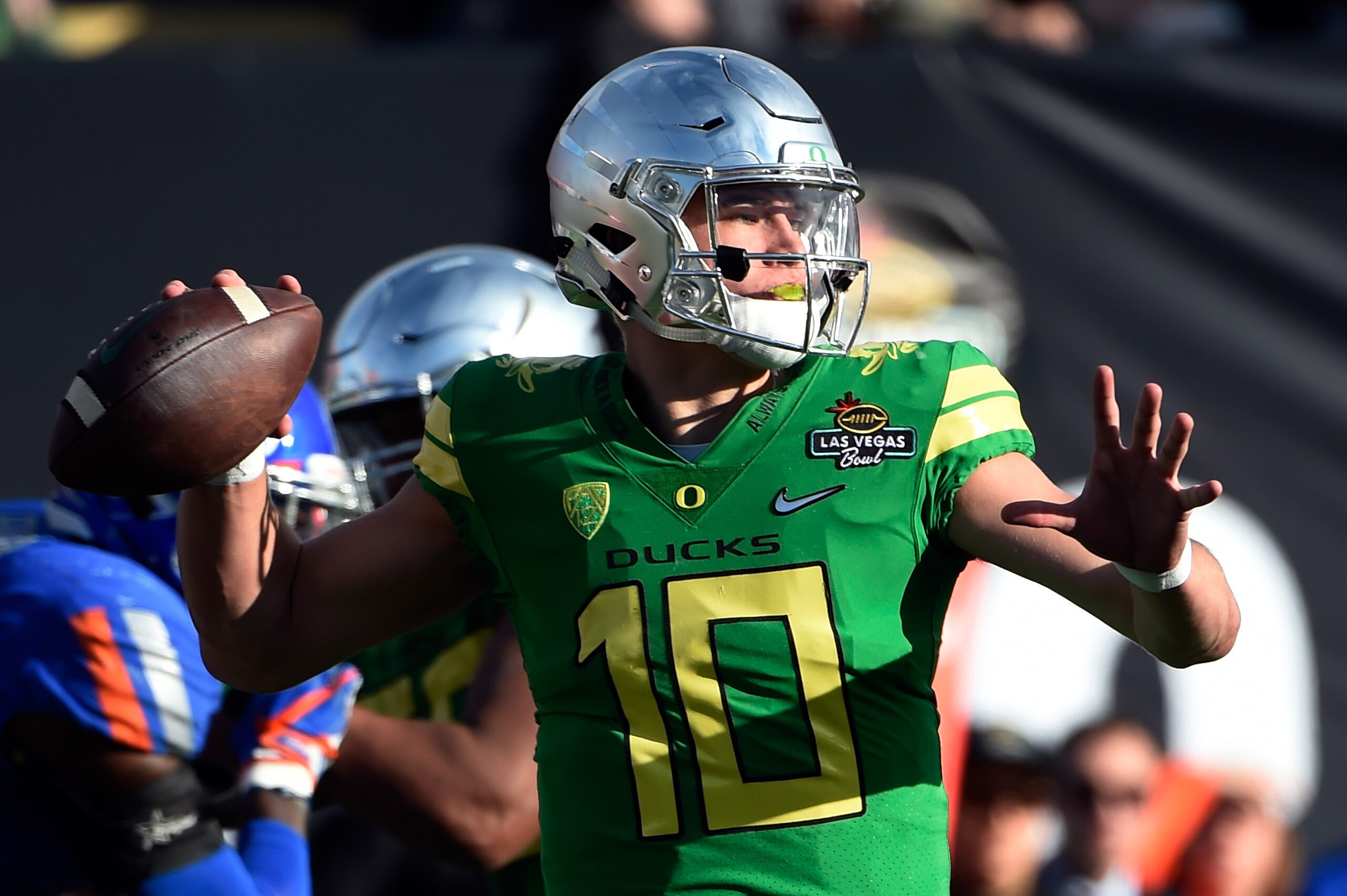 LAS VEGAS, NV - DECEMBER 16:  Quaterback Justin Herbert #10 of the Oregon Ducks looks to pass against the Boise State Broncos in the Las Vegas Bowl at Sam Boyd Stadium on December 16, 2017 in Las Vegas, Nevada. Boise State won 38-28.  (Photo by David Beck