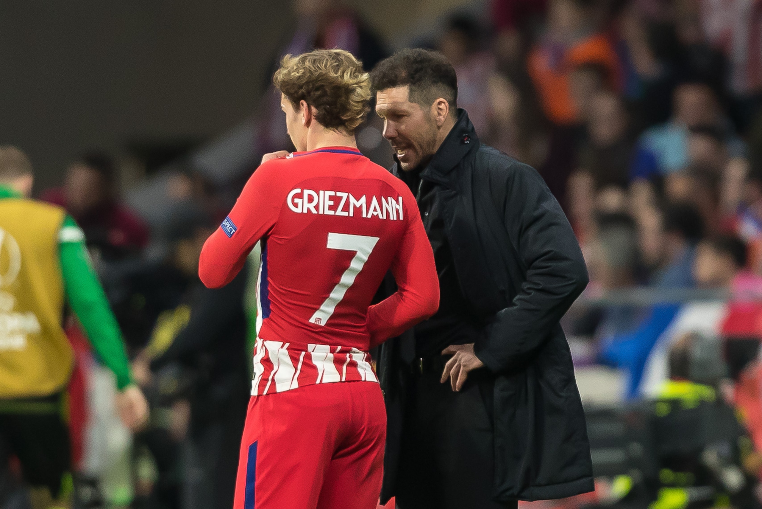 MADRID, SPAIN - APRIL 05: Antoine Griezmann of Atletico Madrid speaks with Head coach Diego Simeone of Atletico Madrid during the UEFA Europa League quarter final leg one match between Atletico Madrid and Sporting CP at Wanda Metropolitano on April 5, 201