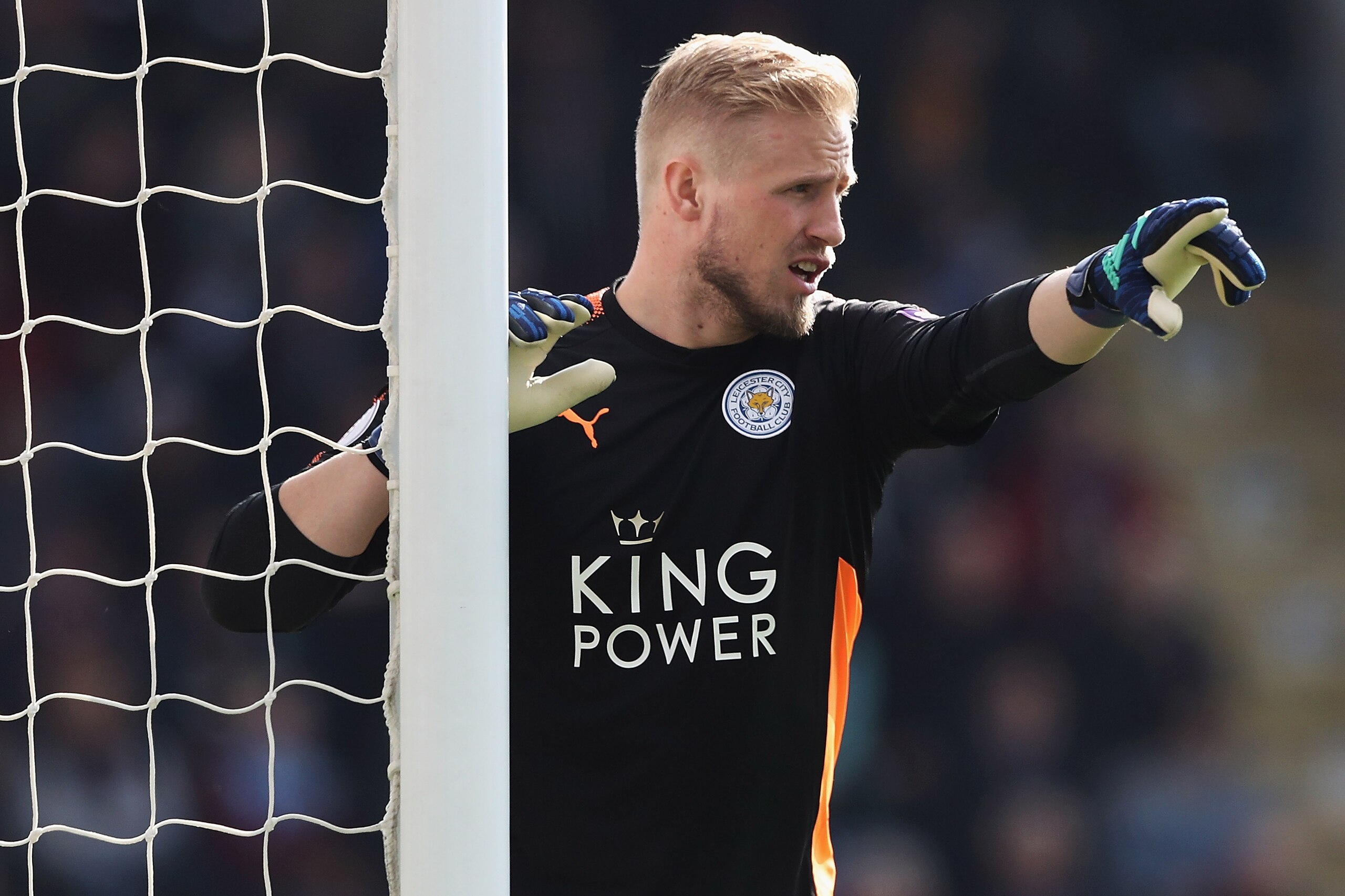 BURNLEY, ENGLAND - APRIL 14: Kasper Schmeichel of Leicester City in action during the Premier League match between Burnley and Leicester City at Turf Moor on April 14, 2018 in Burnley, England. (Photo by Matthew Lewis/Getty Images) BURNLEY, ENGLAND - APRIL 14: Kasper Schmeichel of Leicester City in action during the Premier League match between Burnley and Leicester City at Turf Moor on April 14, 2018 in Burnley, England. (Photo by Matthew Lewis/Getty Images)