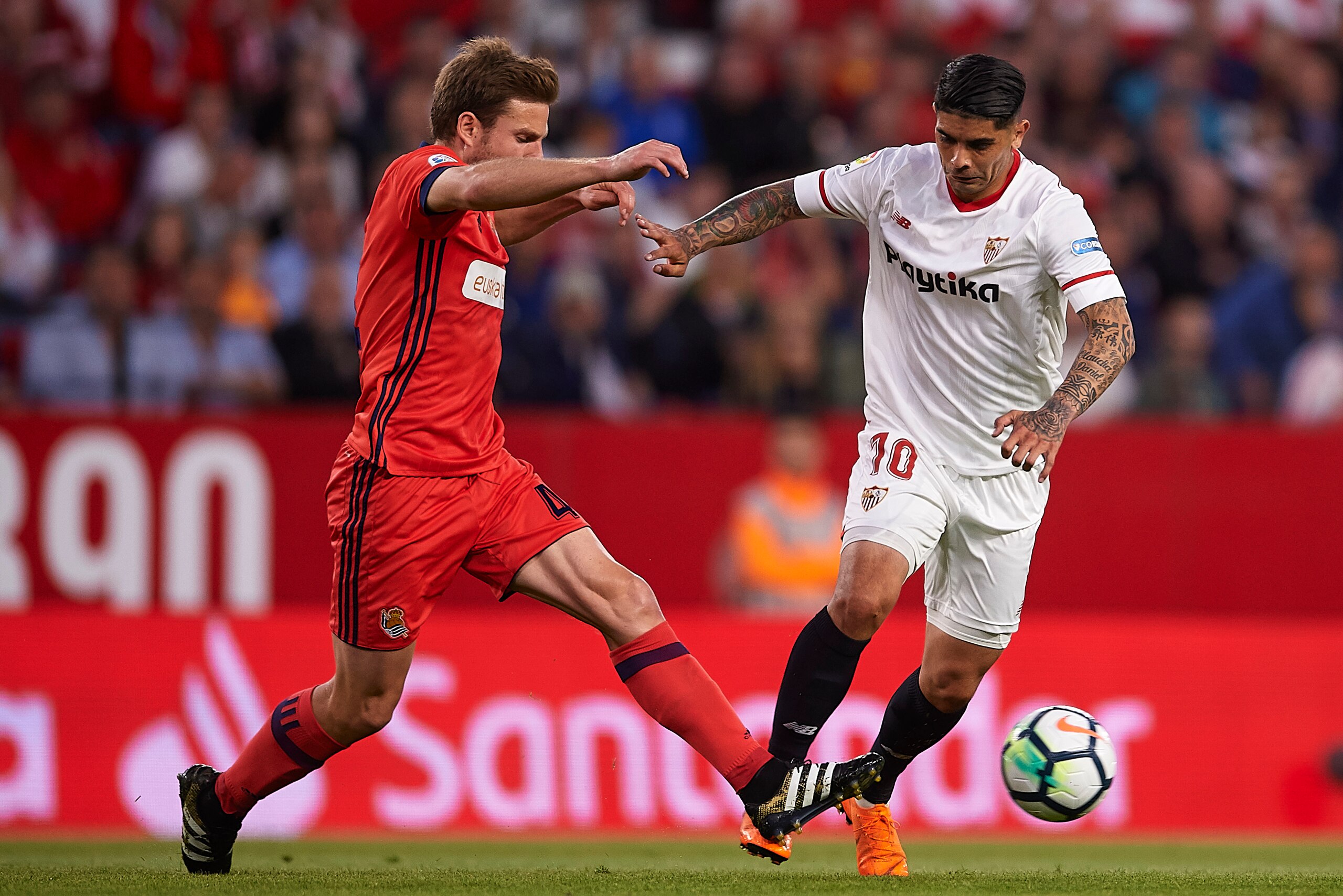 SEVILLE, SPAIN - MAY 04:  Ever Banega of Sevilla FC (R) being followed by Asier Illarramendi of Real Sociedad (L) during the La Liga match between Sevilla and Real Sociedad  at Estadio Ramon Sanchez Pizjuan on May 4, 2018 in Seville, .  (Photo by Aitor Al