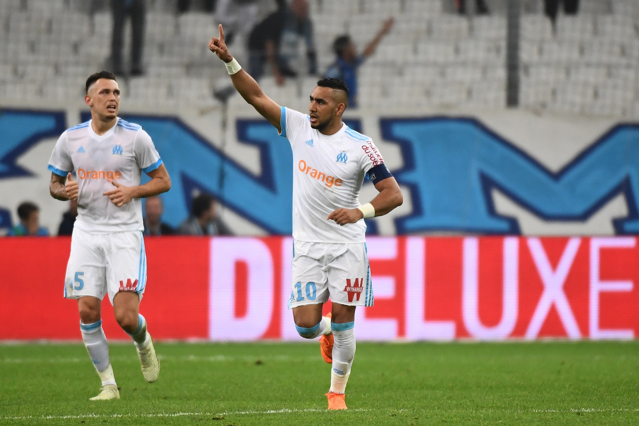 Olympique de Marseille's French forward Dimitri Payet celebrates after scoring a goal during the French L1 football match Olympique of Marseille (OM) versus Nice at the Velodrome stadium in Marseille on May 6, 2018. (Photo by Boris HORVAT / AFP)        (P