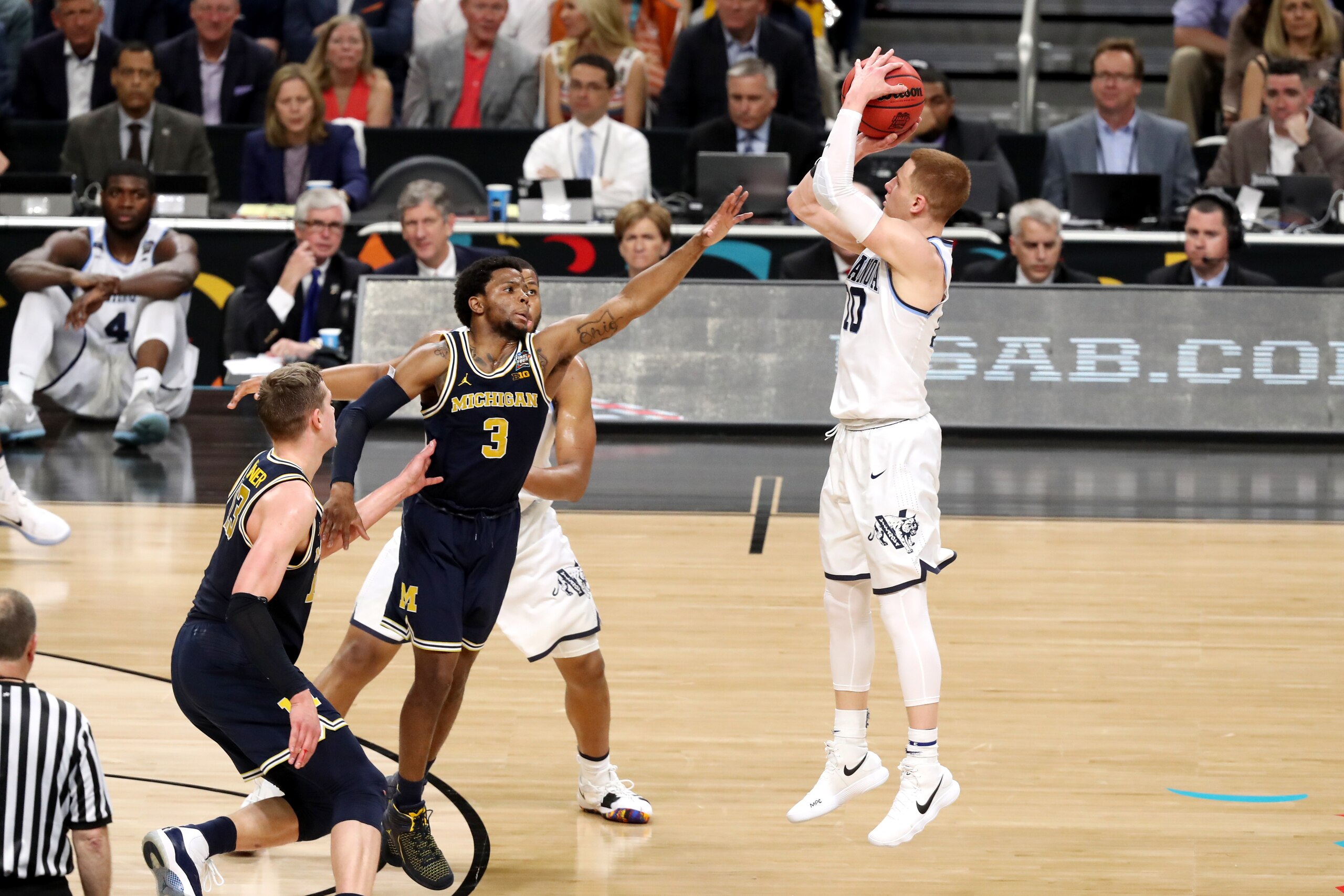 SAN ANTONIO, TX - APRIL 02: Donte DiVincenzo #10 of the Villanova Wildcats attempts a jump shot against Zavier Simpson #3 of the Michigan Wolverines in the second half during the 2018 NCAA Men's Final Four National Championship game at the Alamodome on Ap