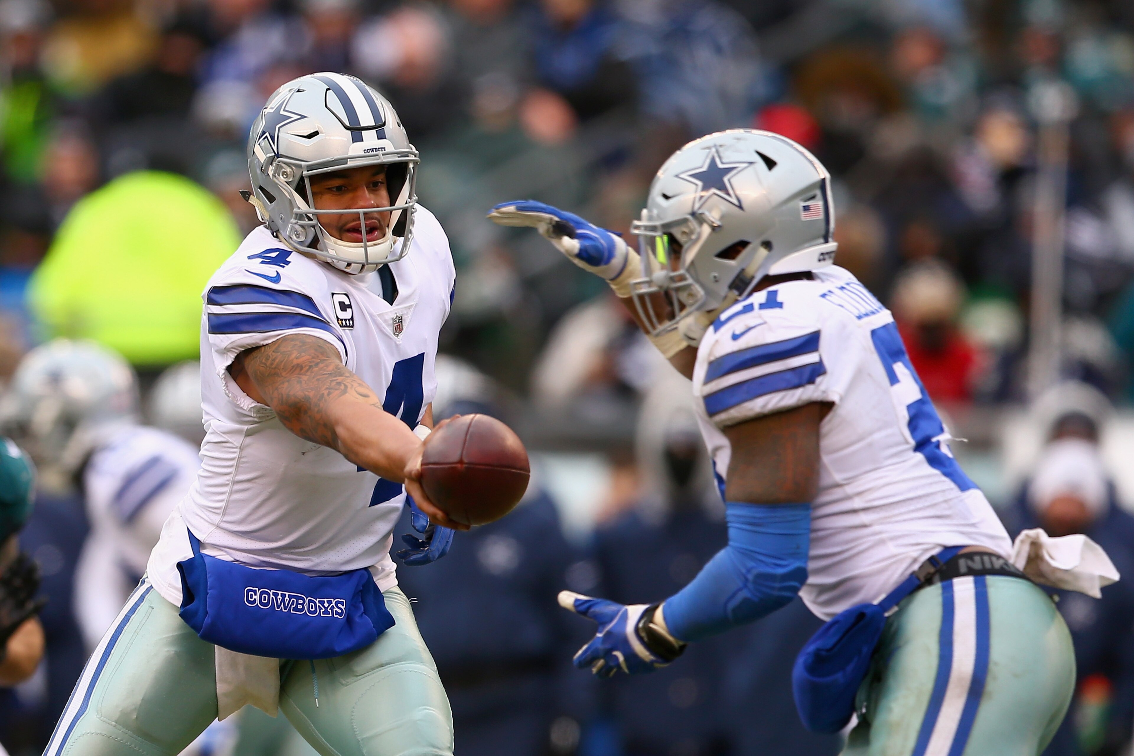 PHILADELPHIA, PA - DECEMBER 31: Quarterback Dak Prescott #4 of the Dallas Cowboys hands off the ball to running back Ezekiel Elliott #21 against the Philadelphia Eagles during the second quarter of the game at Lincoln Financial Field on December 31, 2017 
