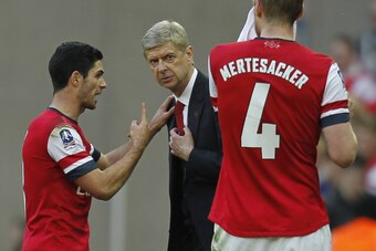 Arsenal's Spanish midfielder Mikel Arteta (L) gestures to Arsenal's French Manager Arsene Wenger  during the English FA Cup Semi-final match between Wigan Athletic and Arsenal at Wembley Stadium in London on April 12, 2014.  AFP PHOTO/IAN KINGTON- NOT FOR