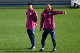 MANCHESTER, ENGLAND - OCTOBER 16: Josep Guardiola, Manager of Manchester City gives his team instructions as Mikel Arteta, Manchester City coach looks on during the Manchester City Training Session at the Etihad Stadium on October 16, 2017 in Manchester, 